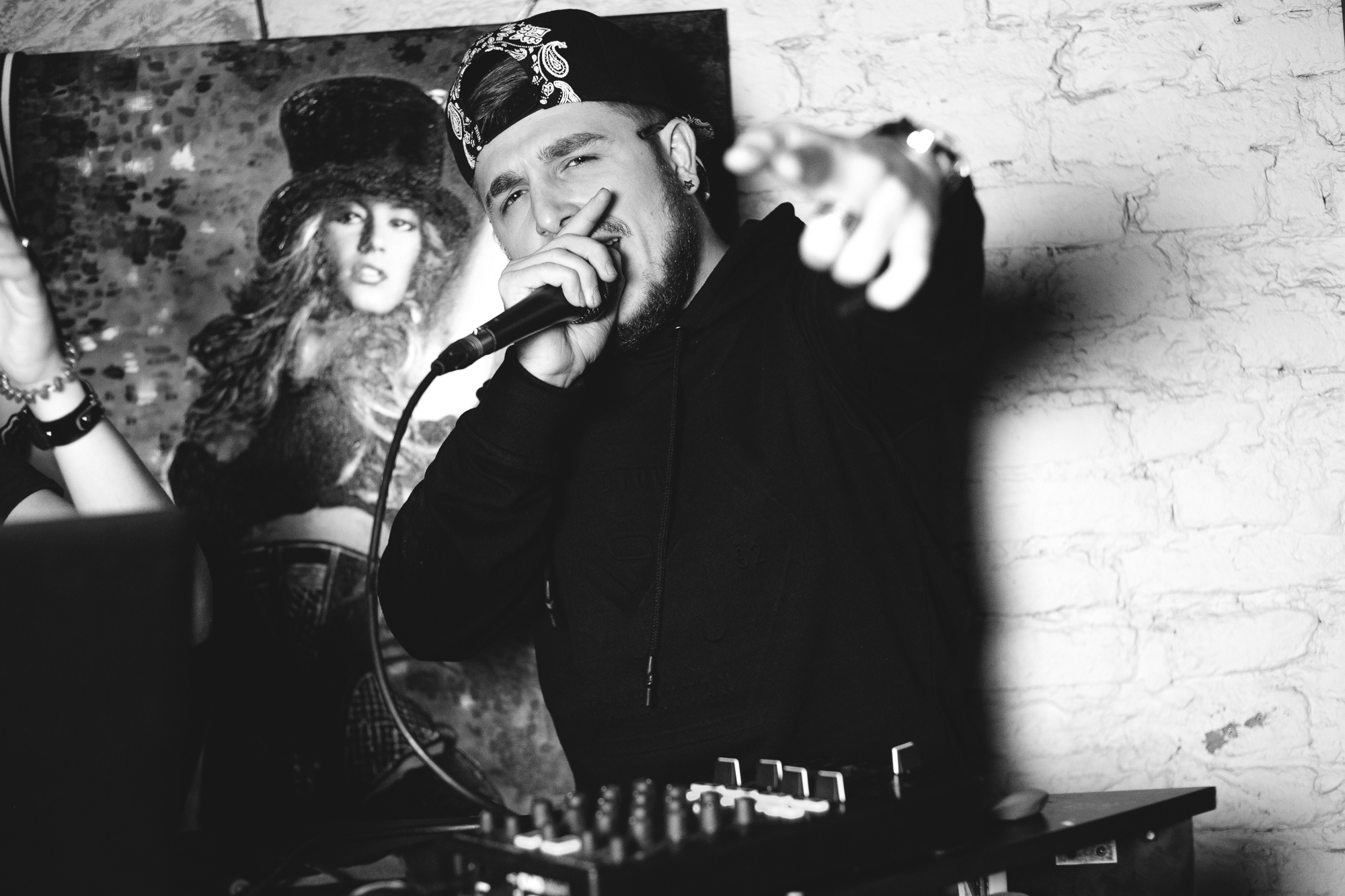 Вечеринки в ночных клубах. Свободный фотограф