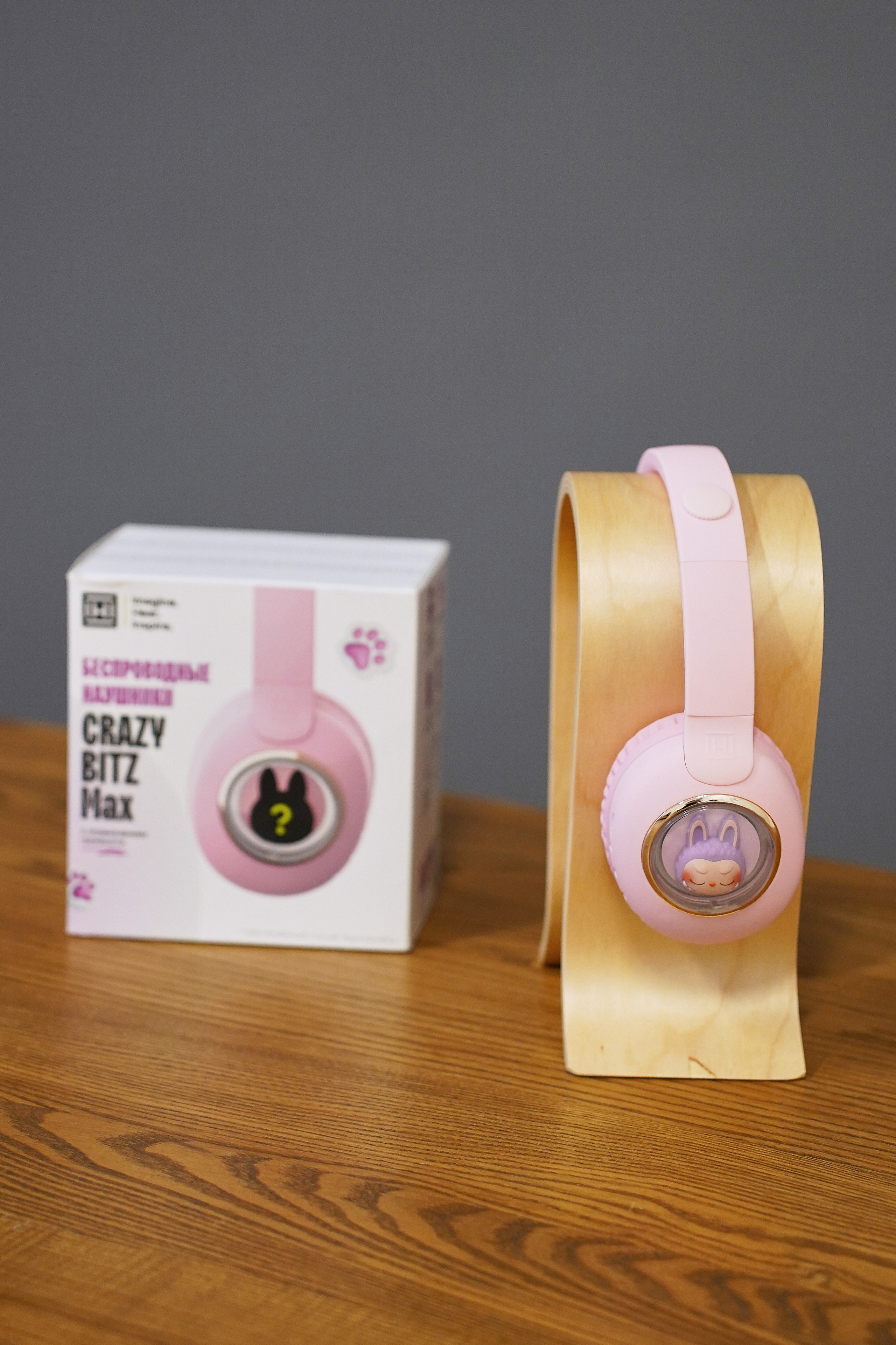 Наушники в интерьере. Фотограф