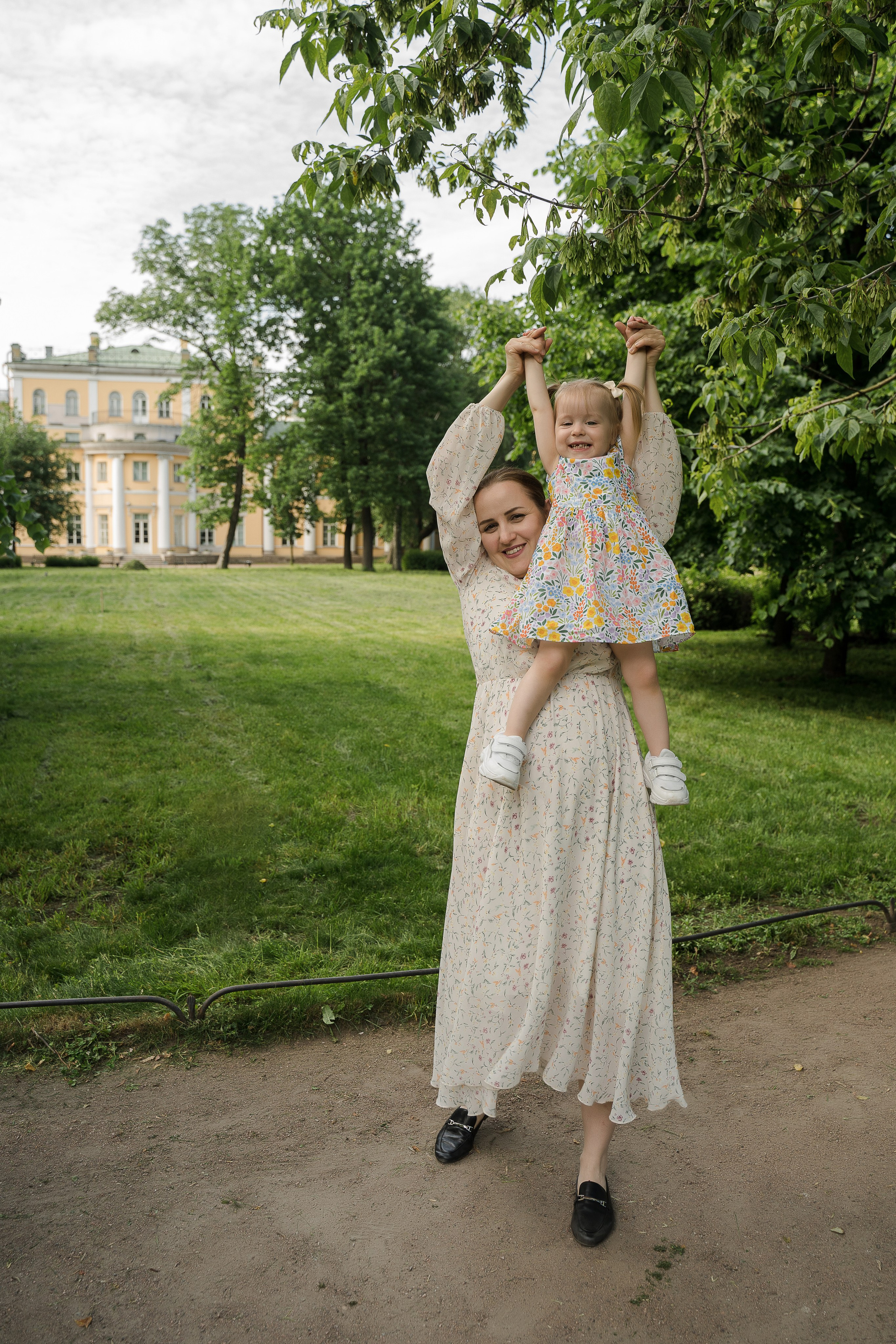 Семейная фотосессия в Санкт-Петербурге в Польском саду усадьбы Державина. Свадебный и семейный фотограф в Пушкине и Санкт-Петербурге Мария Филиппова