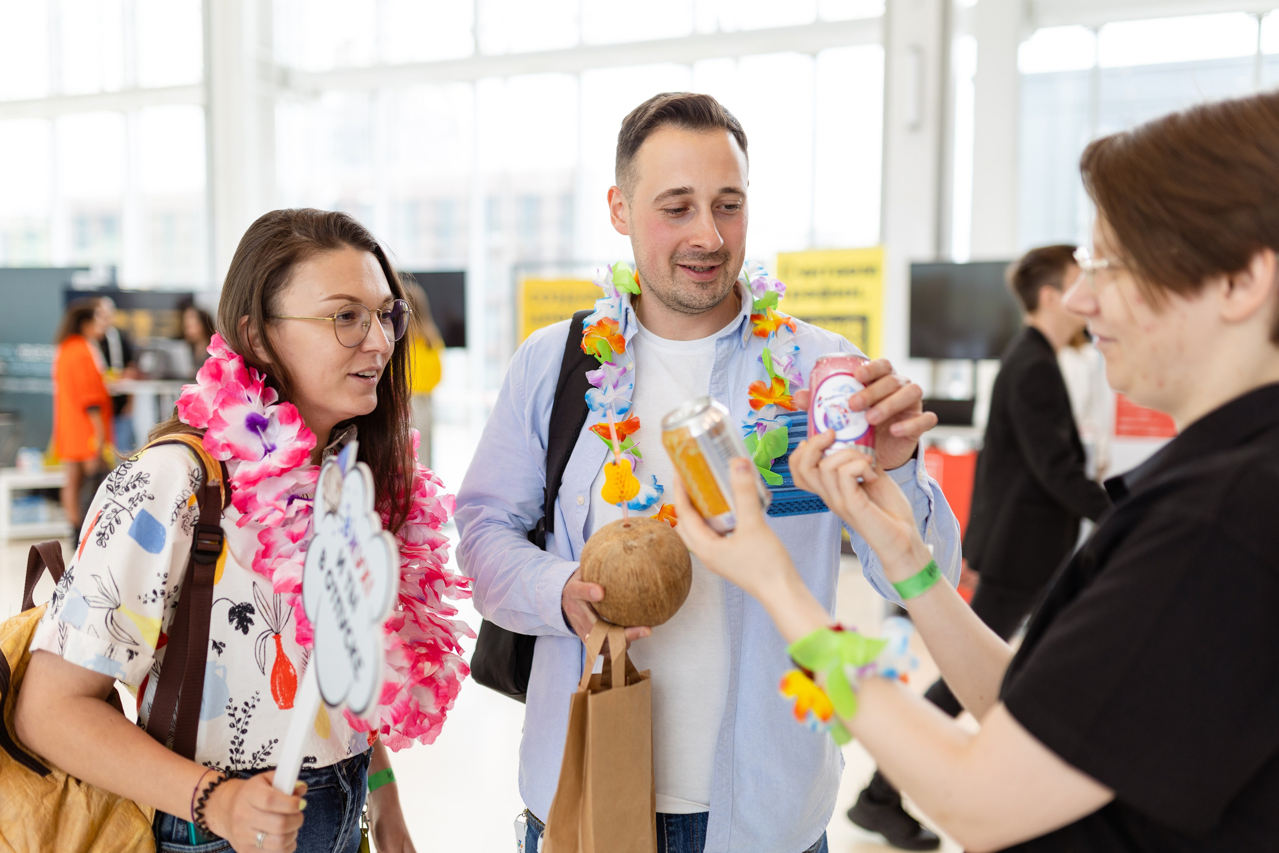 Награждение участников беспроигрышной лотереи на выставке tech weef