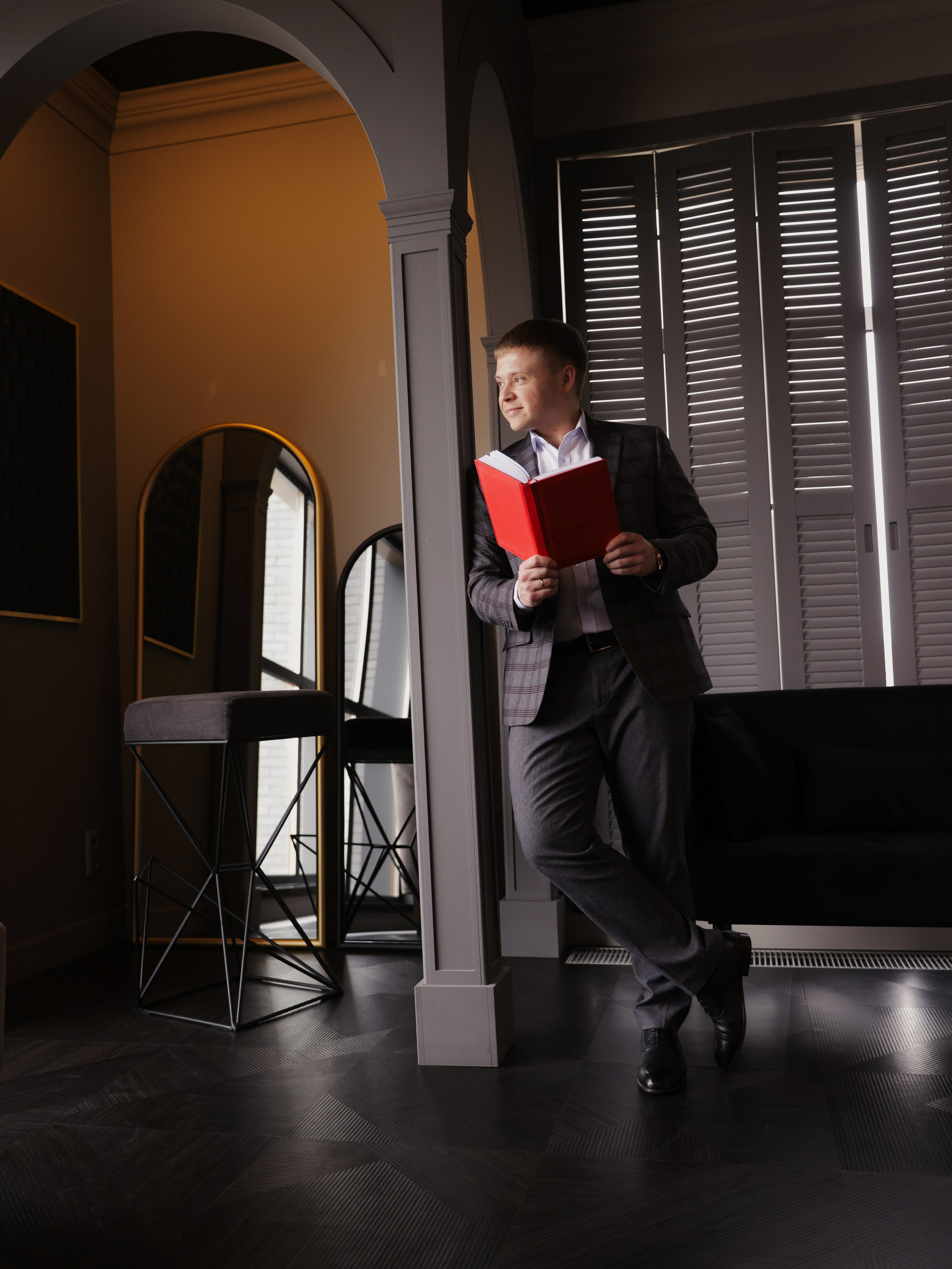 Топ-риэлтор Тюмени Максим. Мультифотограф Динара Ахмедзянова