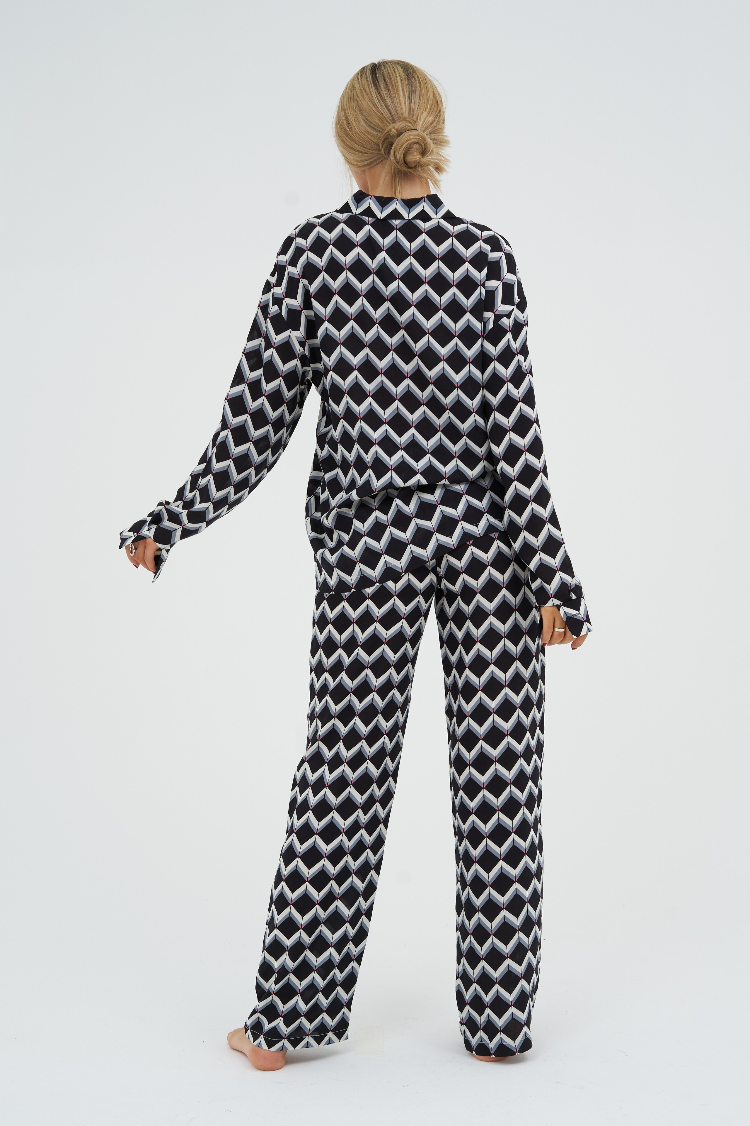 Съемка для рекламы одежды на маркетплейсах. Фотограф Екатеринбург Кокшарова Александра