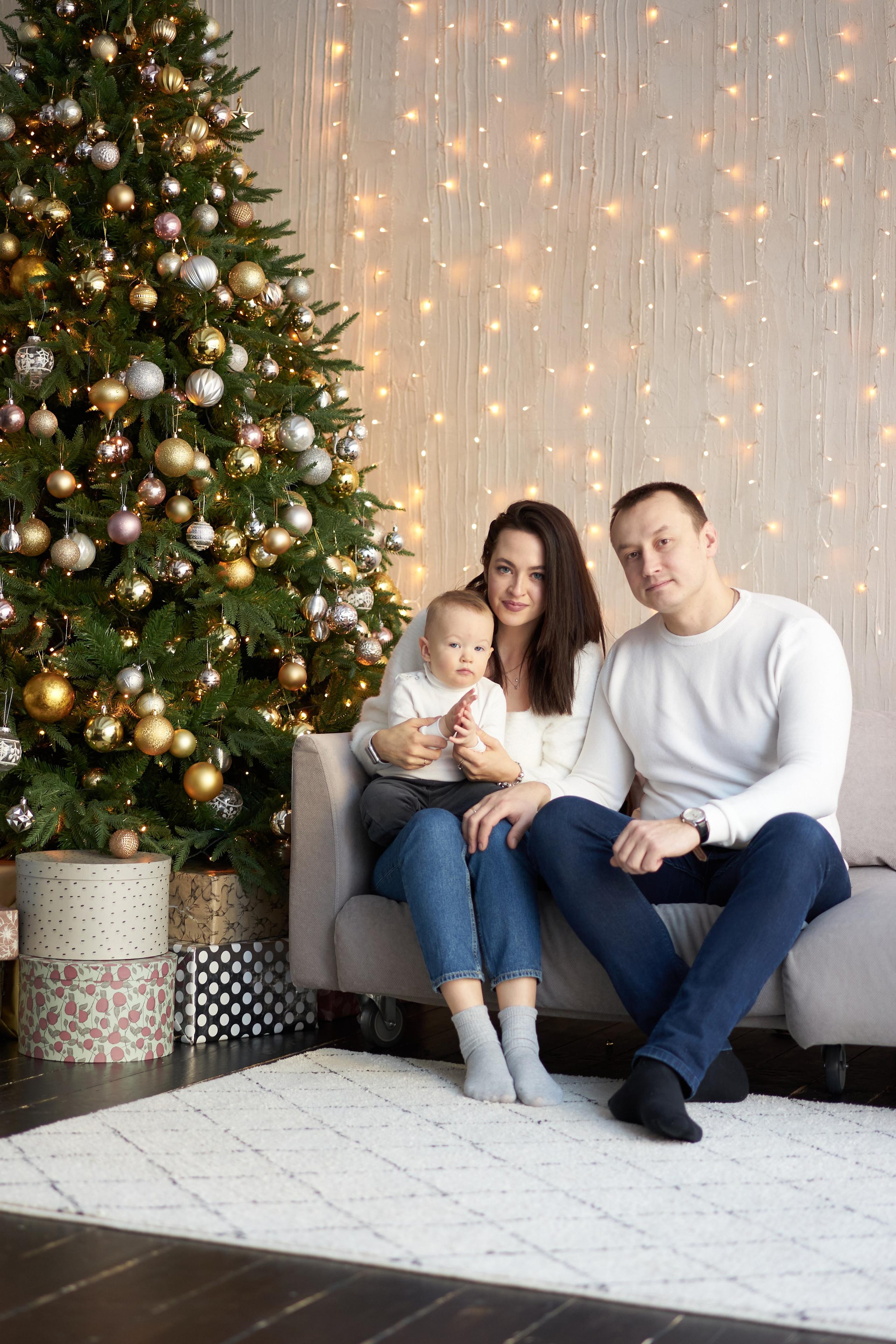 Семейная фотосессия в студии. Фотограф Екатеринбург Кокшарова Александра