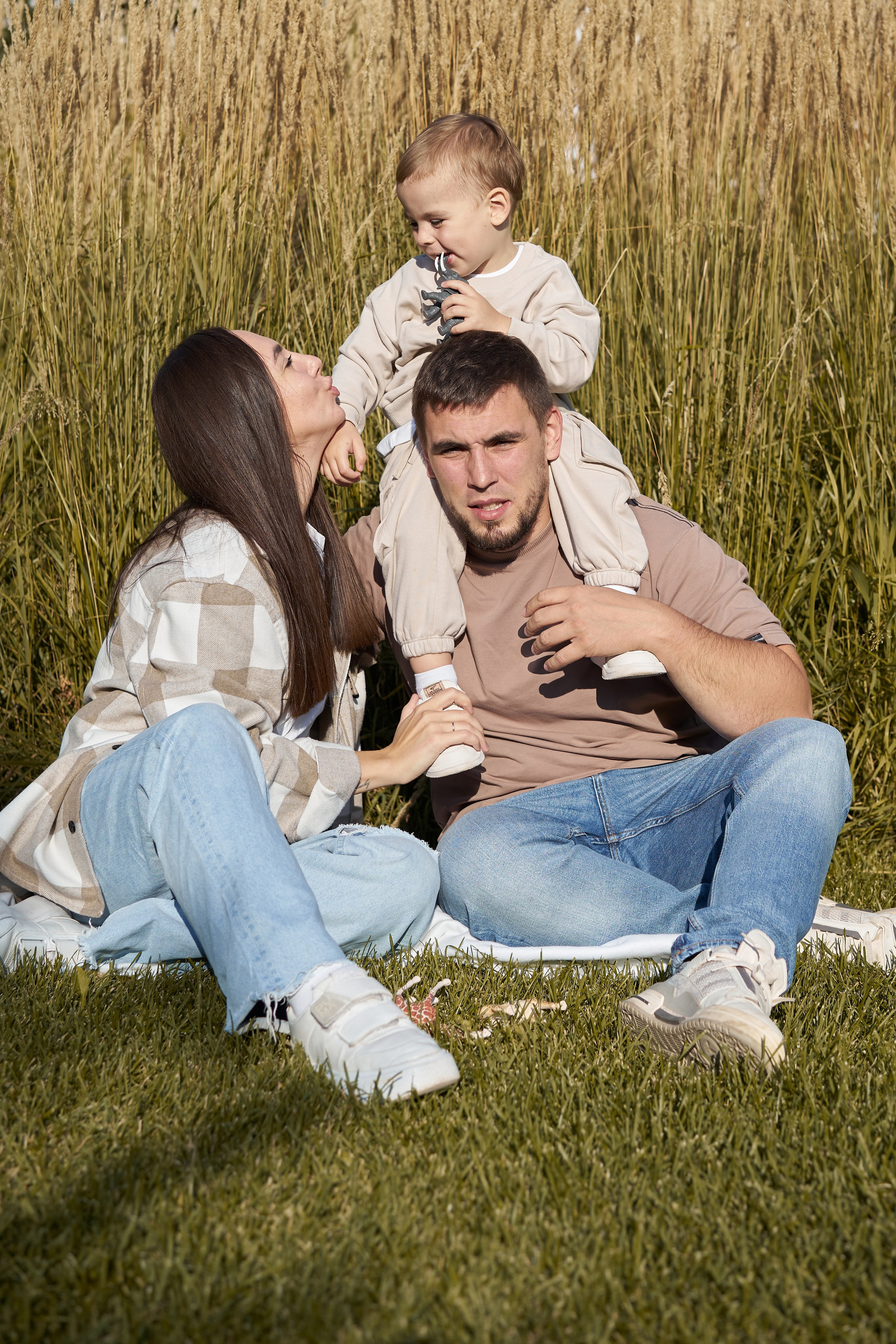 Семейная фотосессия летом на улице. Фотограф Екатеринбург Кокшарова Александра