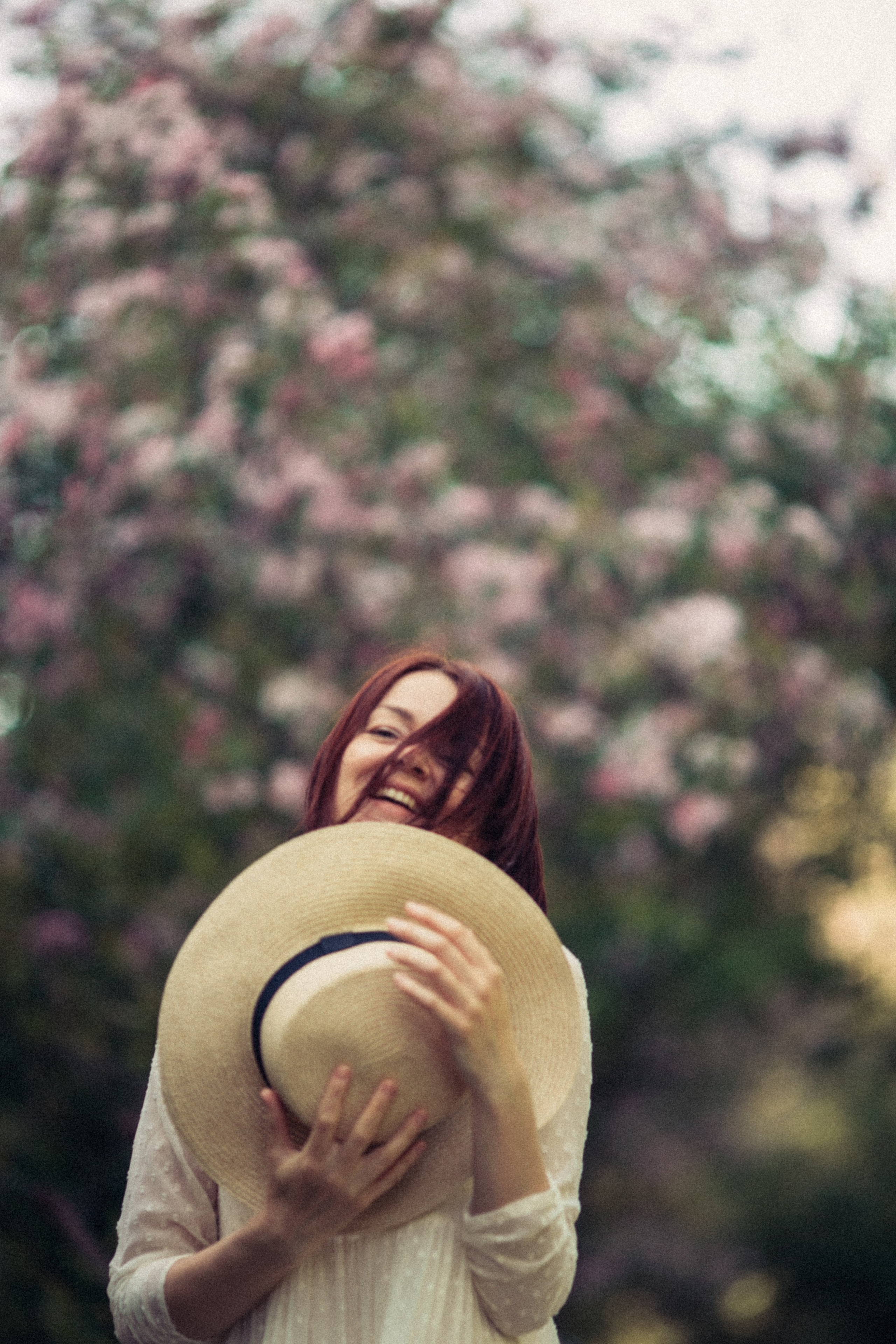 Настя в цветущем саду. Фотограф в Москве Наталья Спиридонова