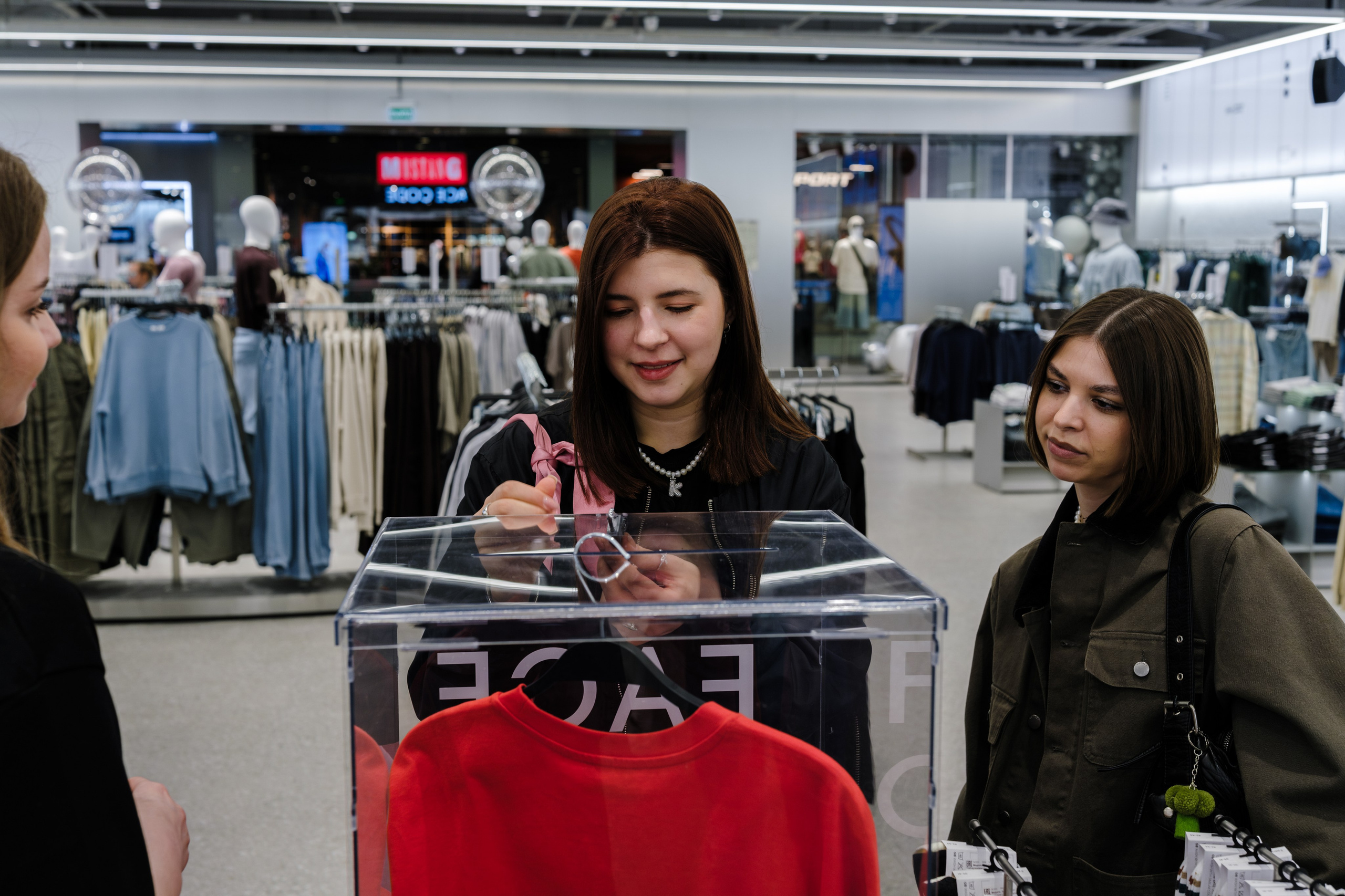 Открытие FACECODE. Репортажный и портретный фотограф в Москве Илья Спиридонов