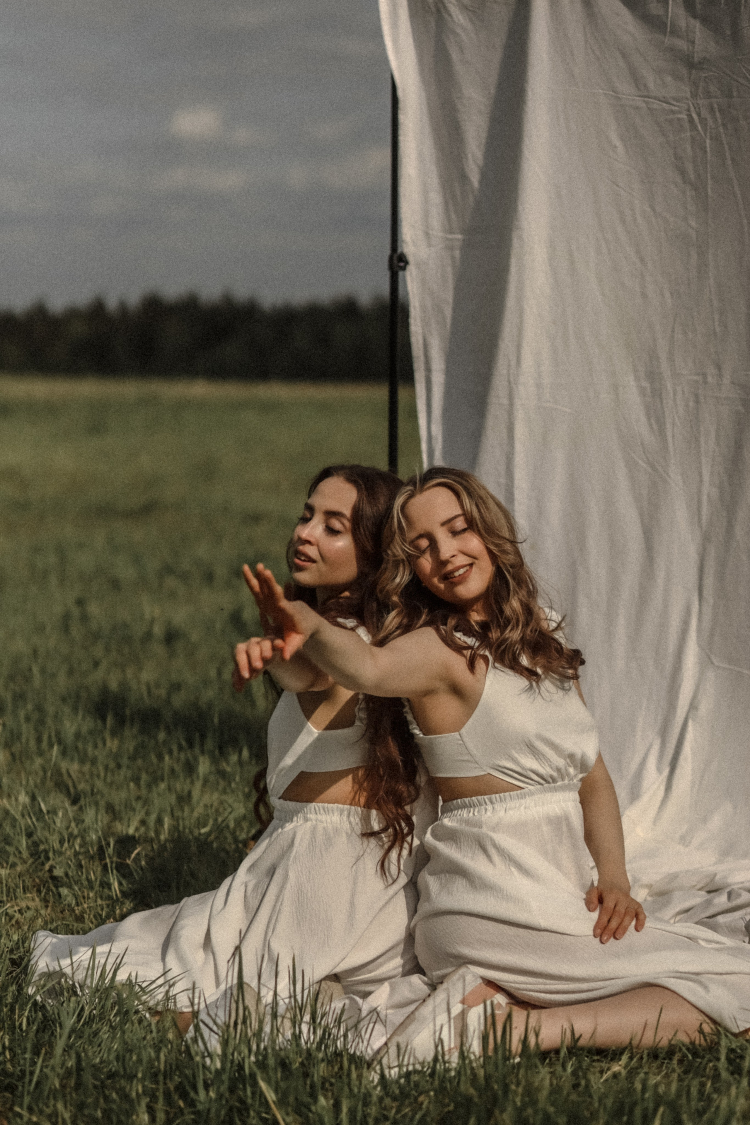Sisters. Kharchenkotatianaweddingphoto