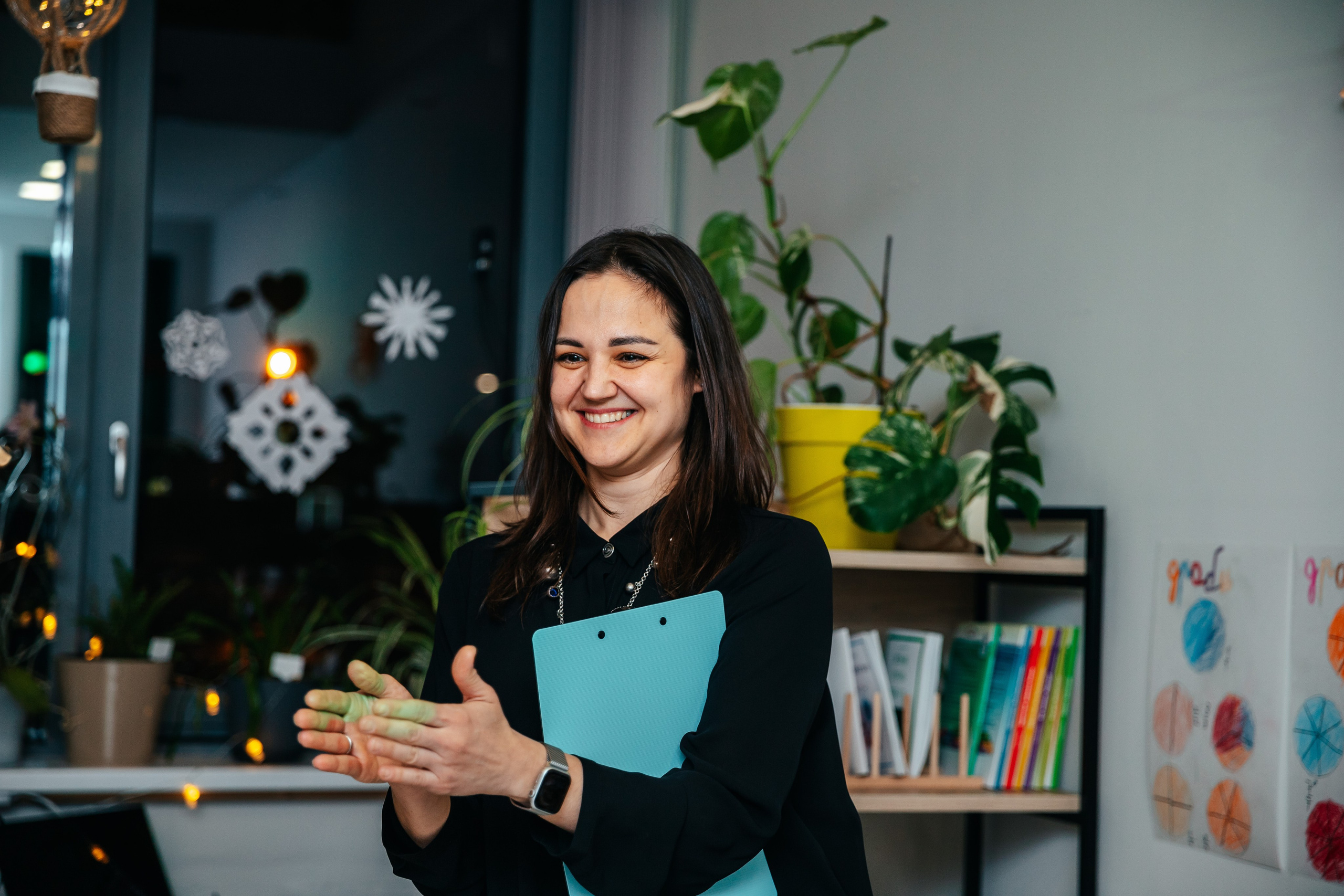 Новогодний утренник в Монтессори-школе. Семейный lifestyle фотограф в Санкт-Петербурге Людмила Пахомова