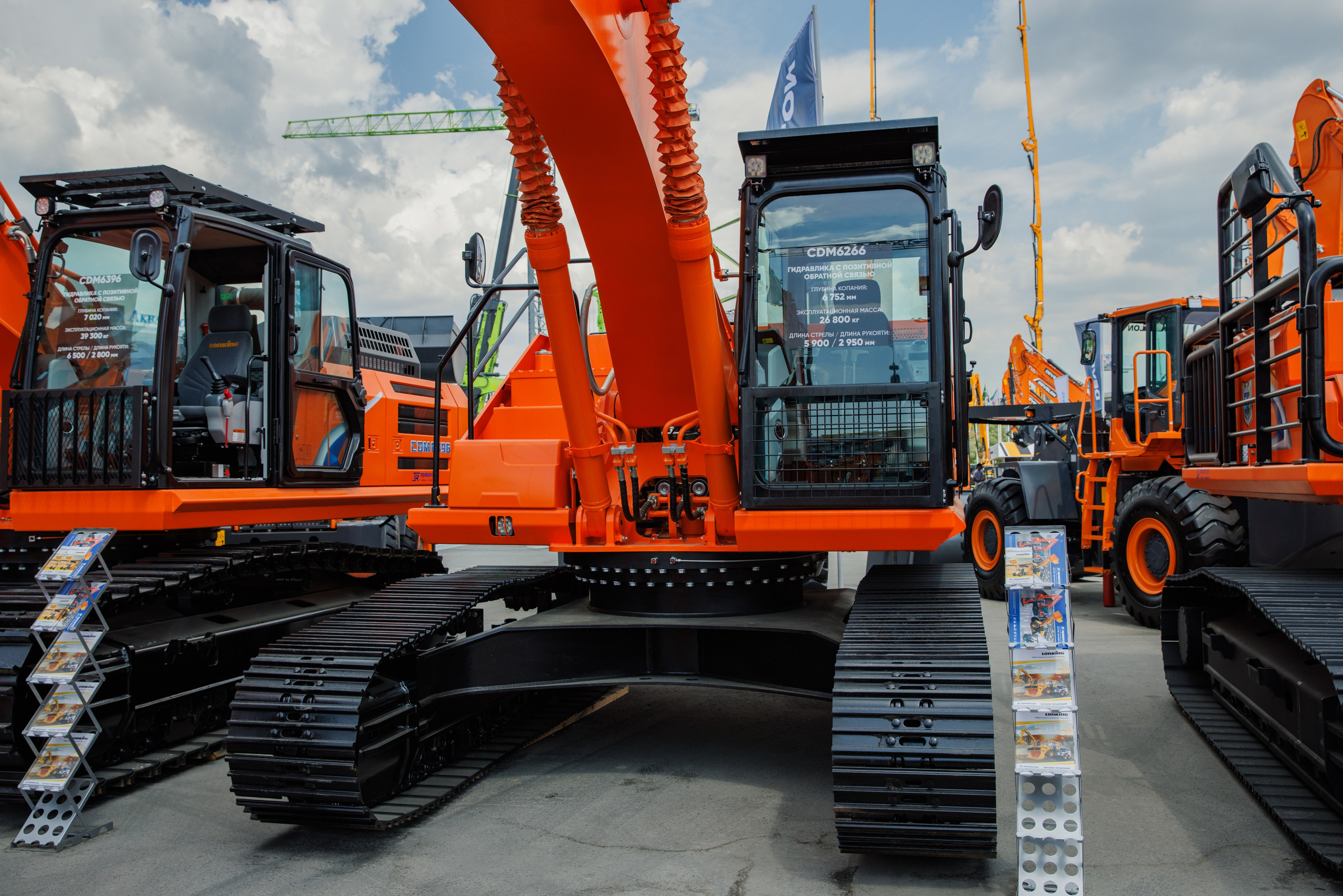 Выставка Спец. Техники. Фотограф Москва Шептаев Артём