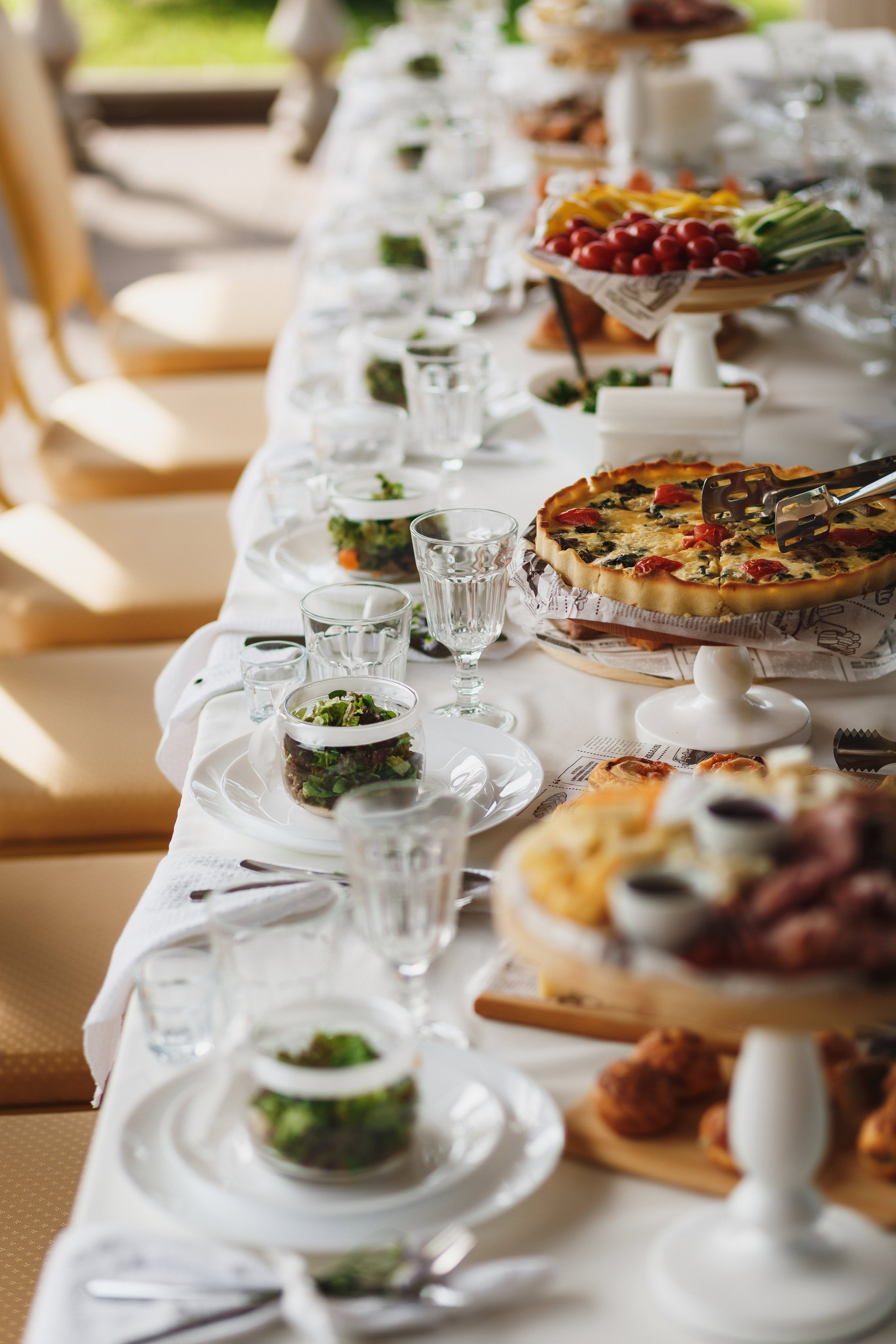 Свадебный фотограф Таганрог — фотосессия в центре города и банкет в коттедже «Виктория». Свадебный и семейный фотограф в Таганроге Бакарюк Антон