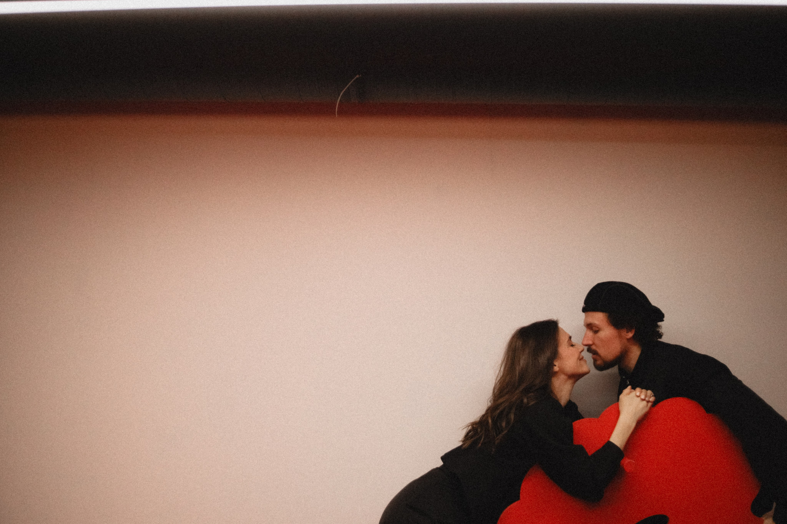 Черное на красном. Свадебный и семейный фотограф в Самаре и Москве