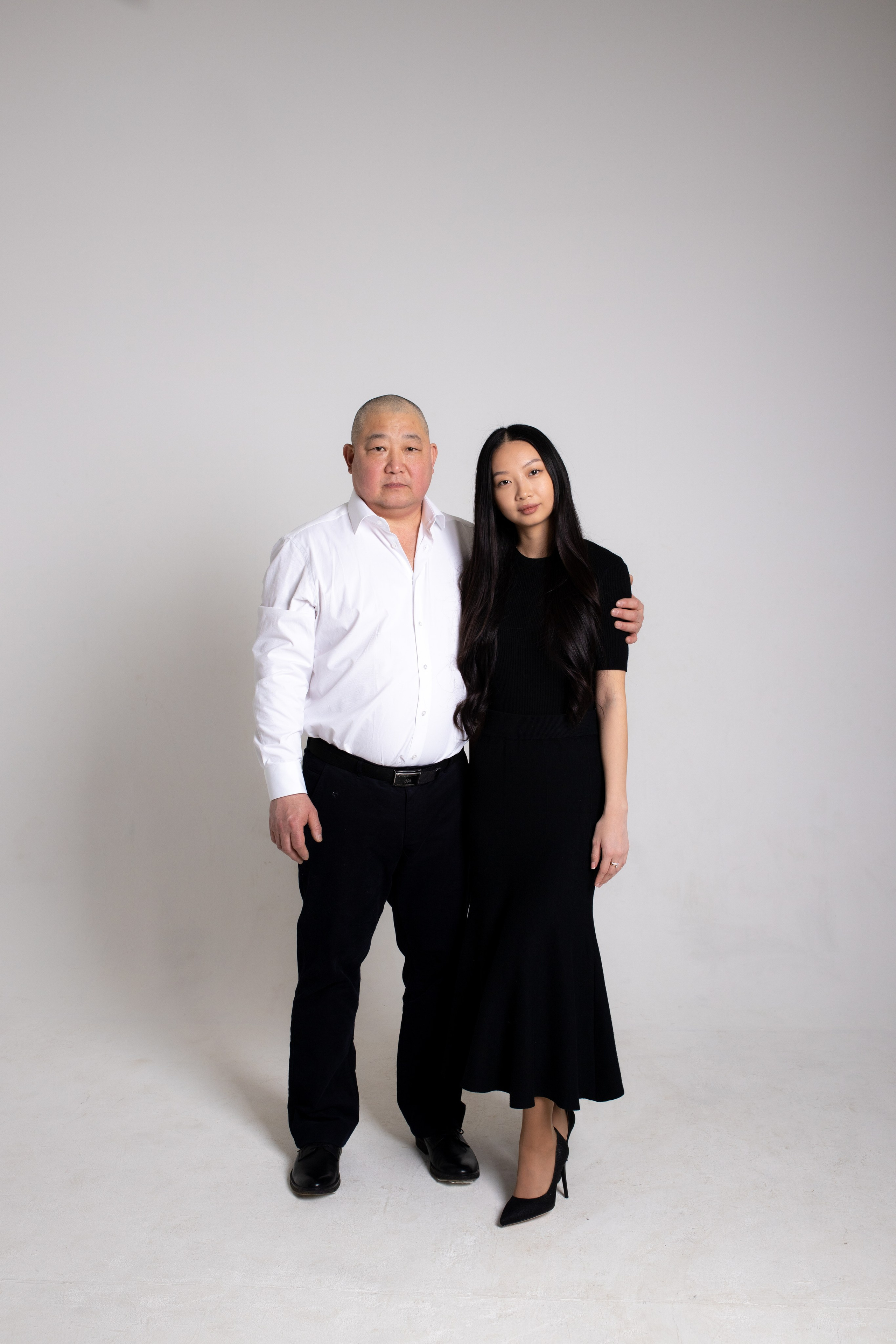 Семейная фотосессия на циклораме с импульсным светом. Фотограф в Железнодорожном и Балашихе