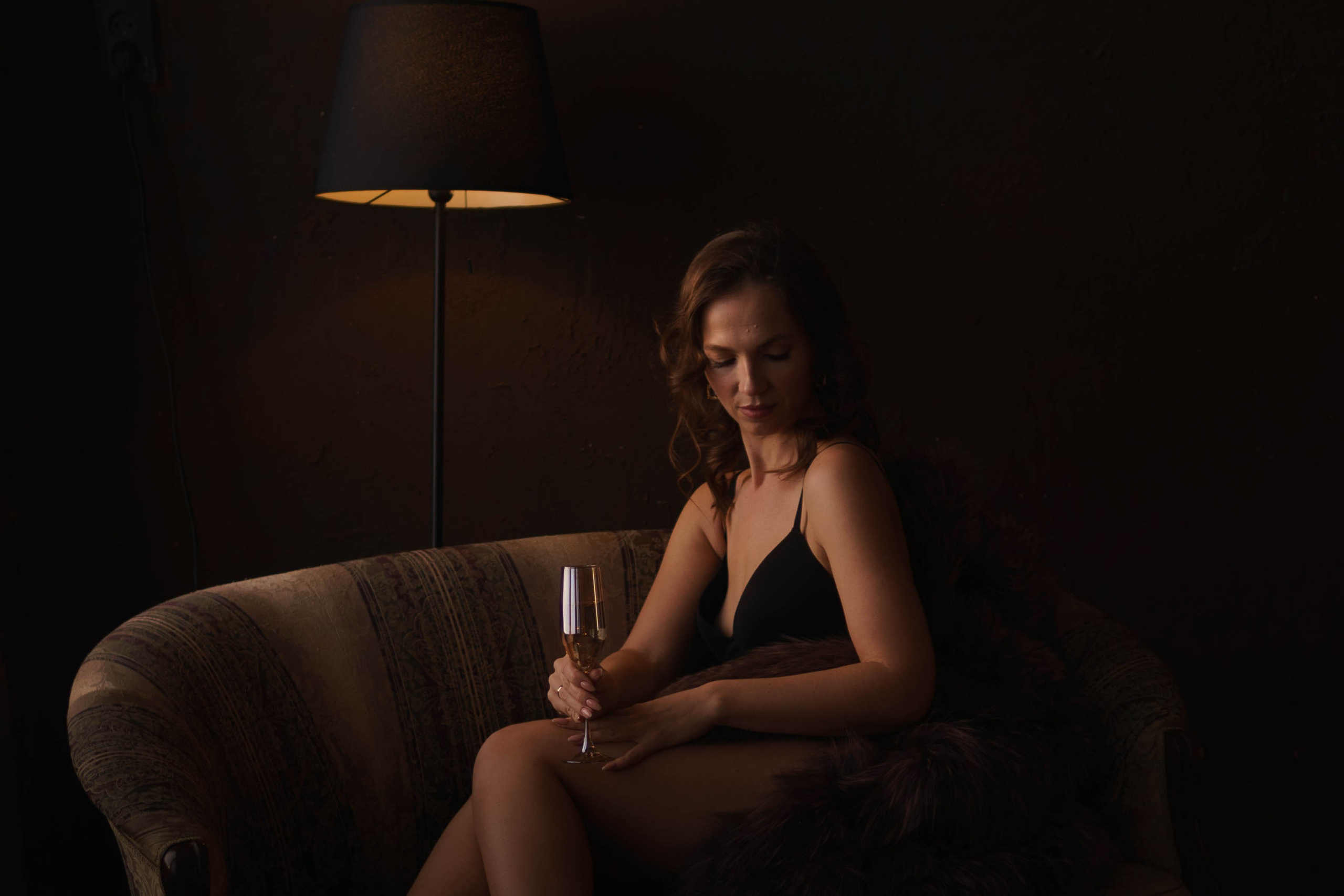 Женский портрет в низком ключе. Фотограф Kostyanika_olga в Екатеринбурге