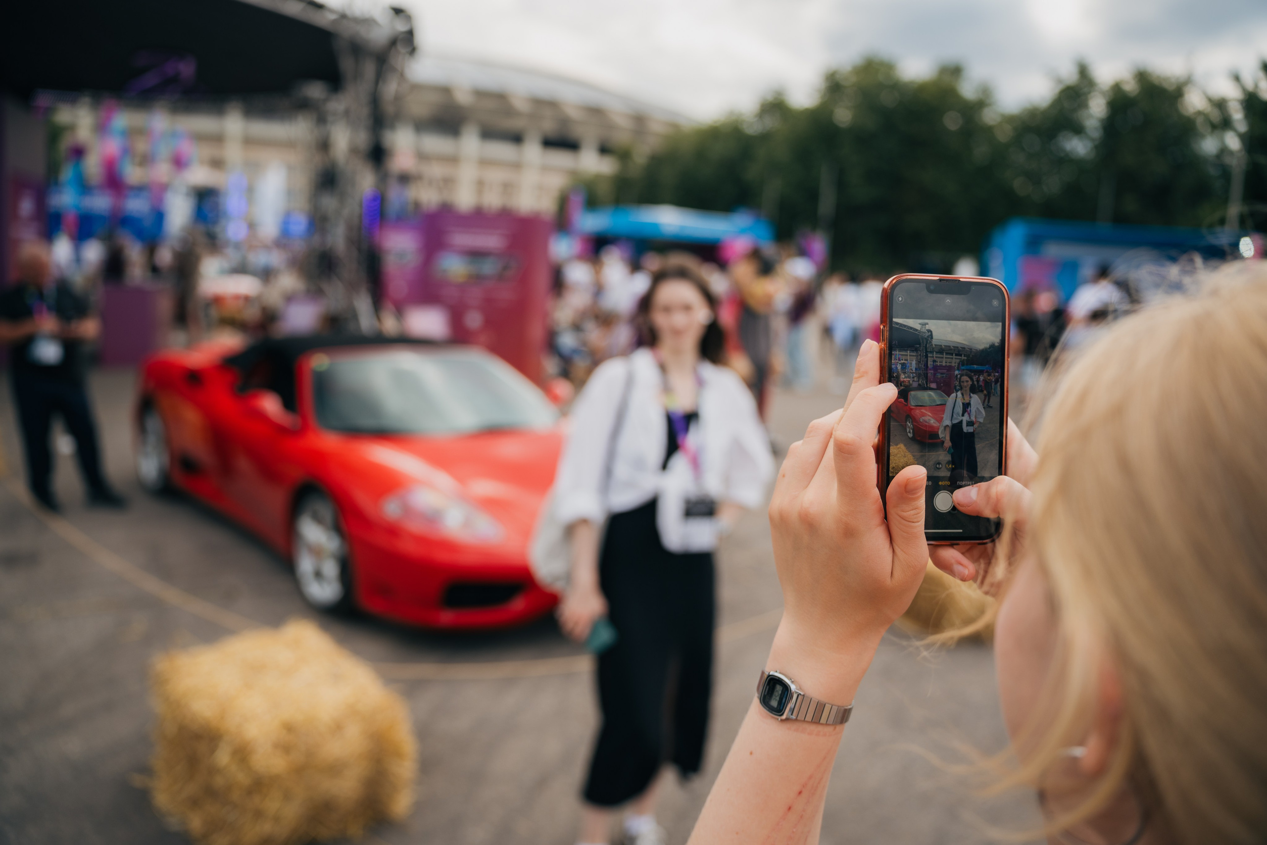 Стенд Igora Drive на фестивале VK Fest 2025. Ilya Foxy — автомобильный фотограф