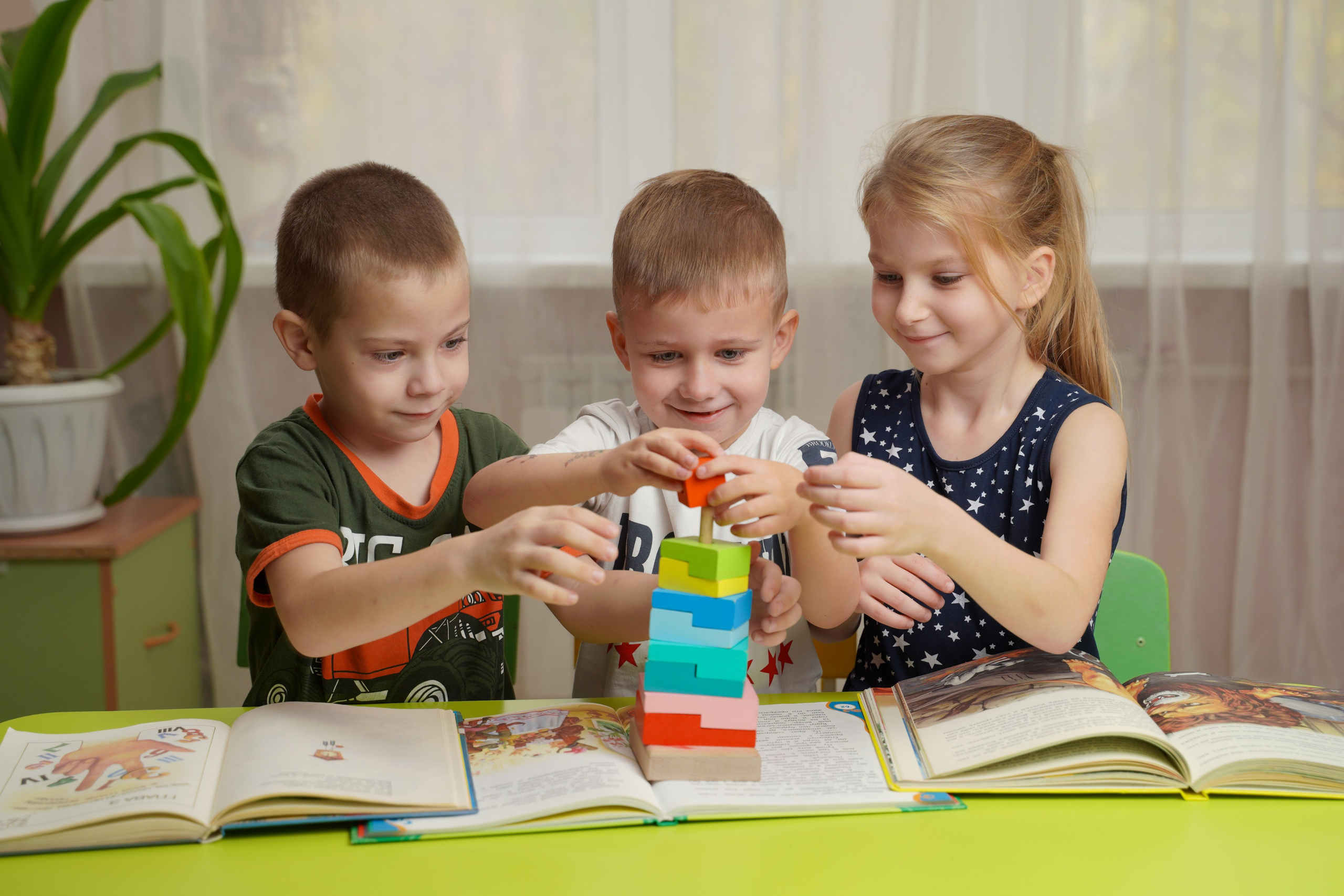 Выпускные альбомы для детских садов в Красноярске от AlbomKras 🎀🍀. AlbomKras -выпускные альбомы Красноярска с авторским дизайном и качественной фотосъемкой! ⭐⭐⭐⭐⭐ 5.0