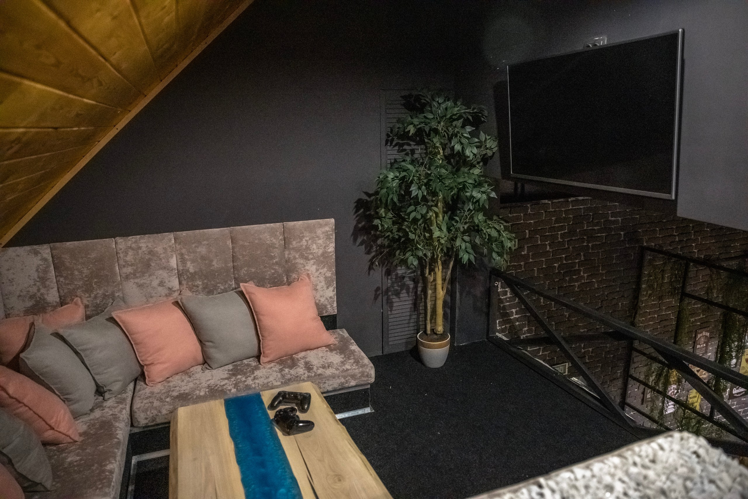 Интерьер. Верхний зал. ШОТНАЯ бар вдохновения в Магадане