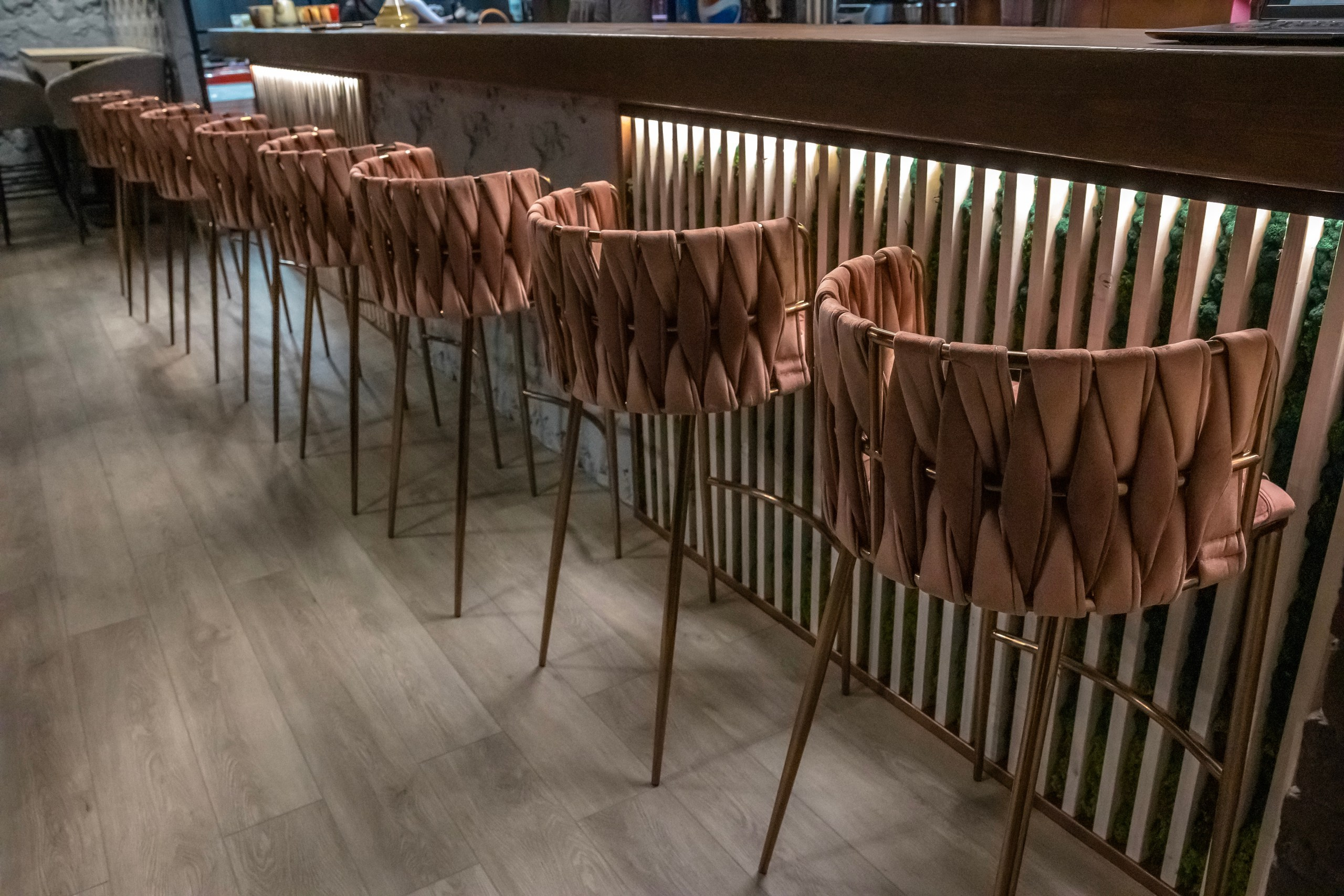 Интерьер. Нижний зал. ШОТНАЯ бар вдохновения в Магадане