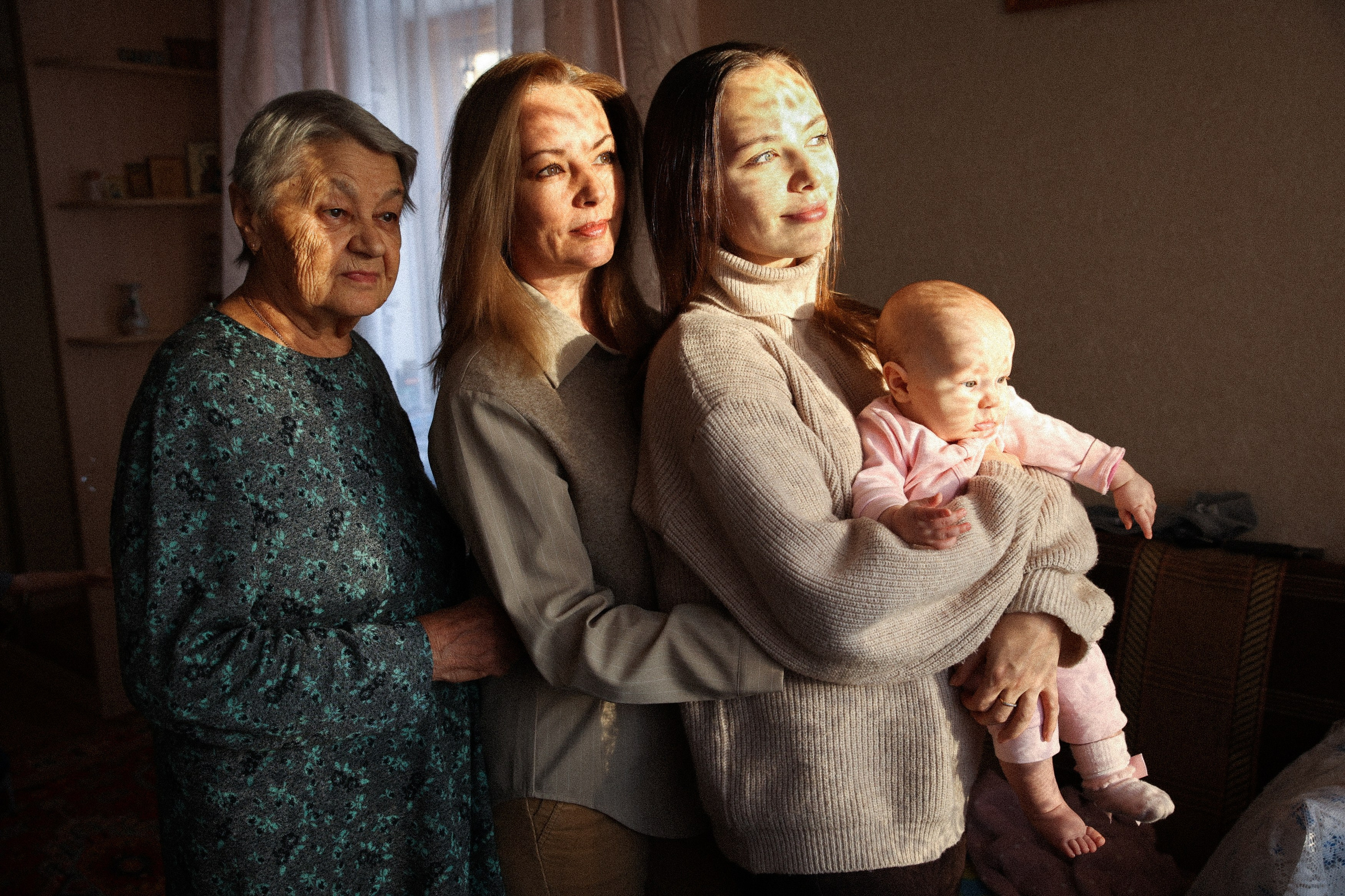 Семейная фотосессия домашняя фотосессия бабушка в гостях у бабушки. Фотограф Владимир Москва