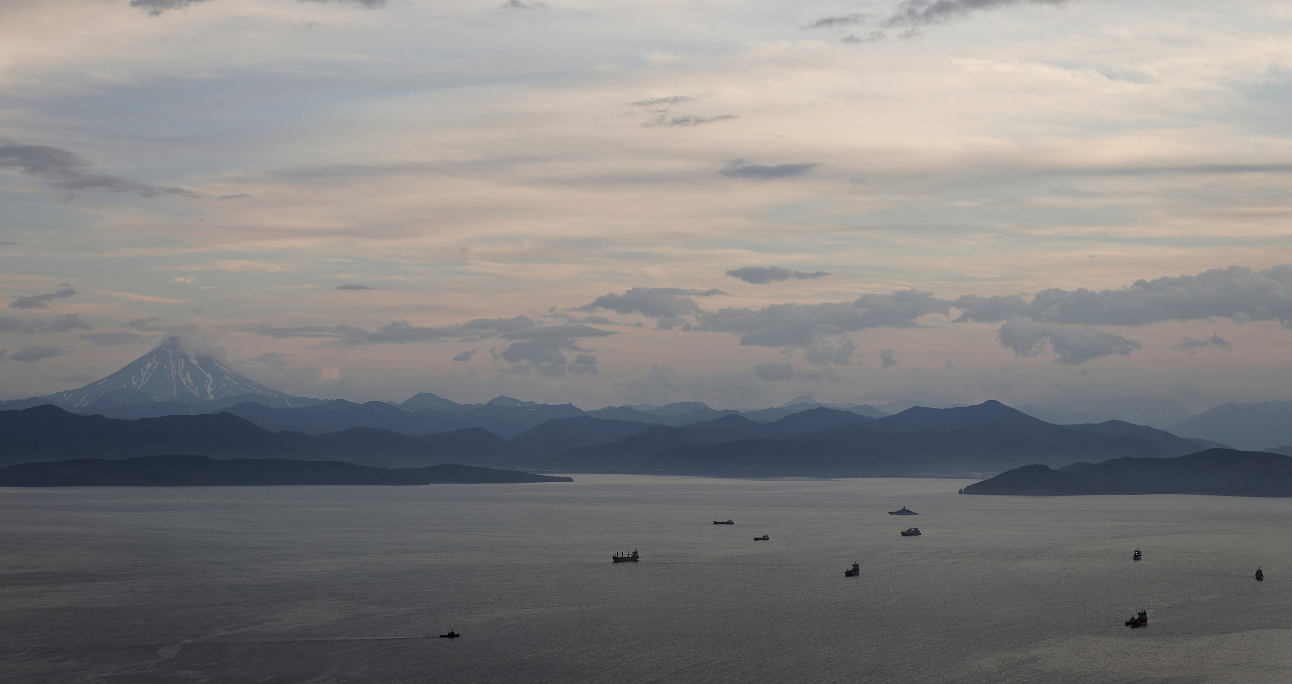 Камчатка, вид с Мишеннй сопки на закат над Авачинской губой