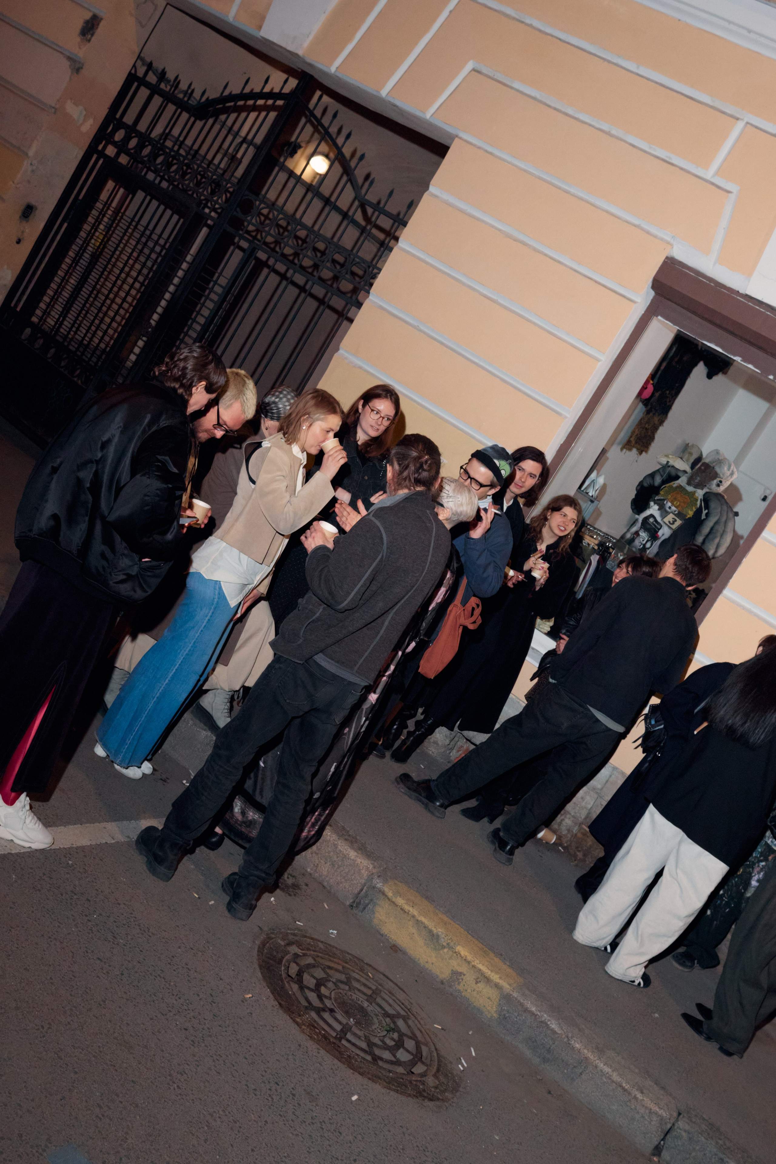 ПИФ-ПАФ Супершоп | вернисаж выставки SOBO GALLERY х ПИФ-ПАФ. Фотограф Михаил Николаев