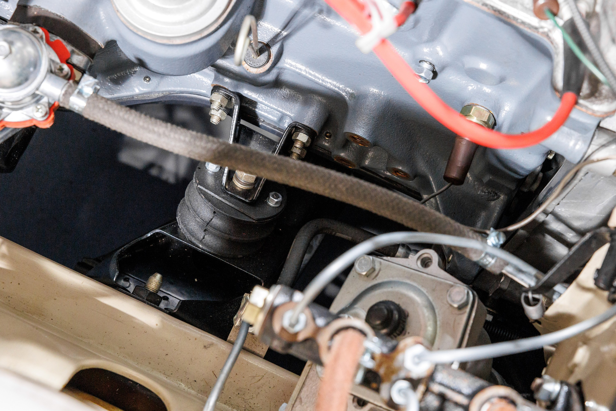 Автомобильная фотосъемка ВАЗ 2101 после реставрации в Бюро "Наследие"