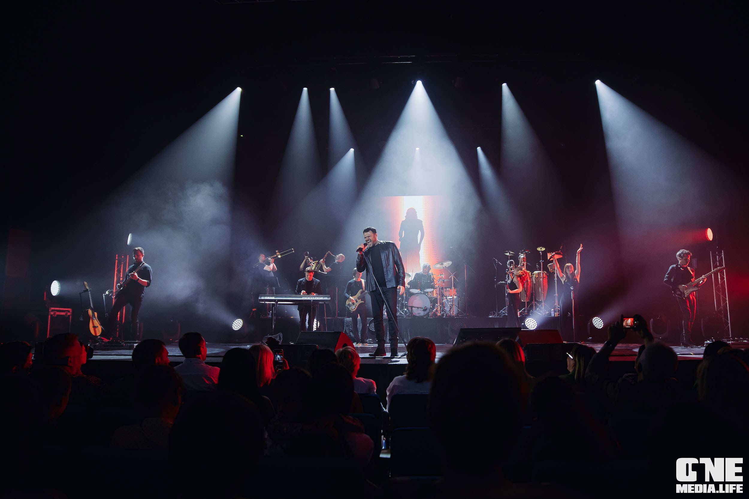 Фоторепортаж с концерта Эмина в Янтарь Холле. One Media Life: фоторепортажи, фотоотчеты с мероприятий и заведений