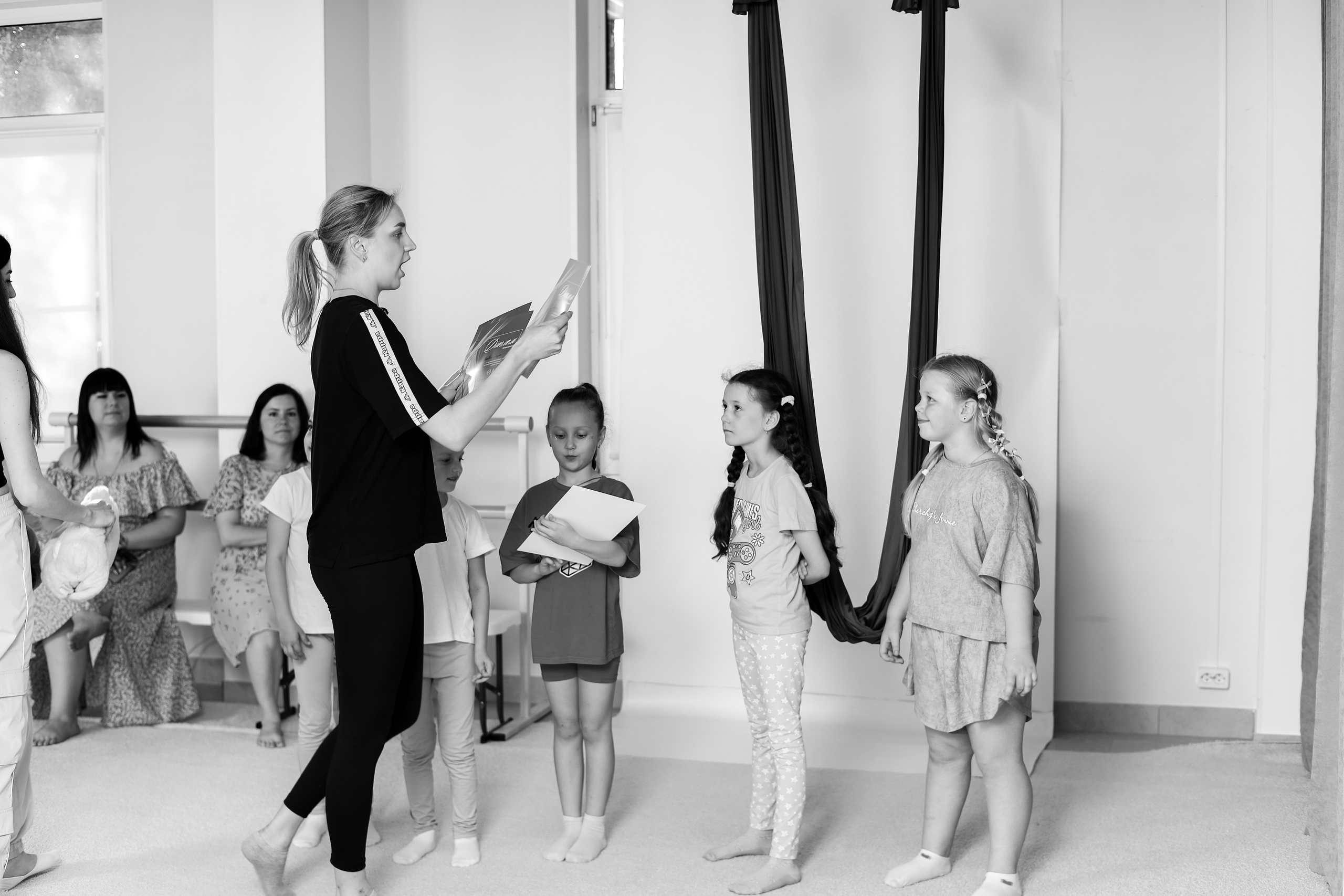 Детская аэройога. Фотограф Надршина Лилия