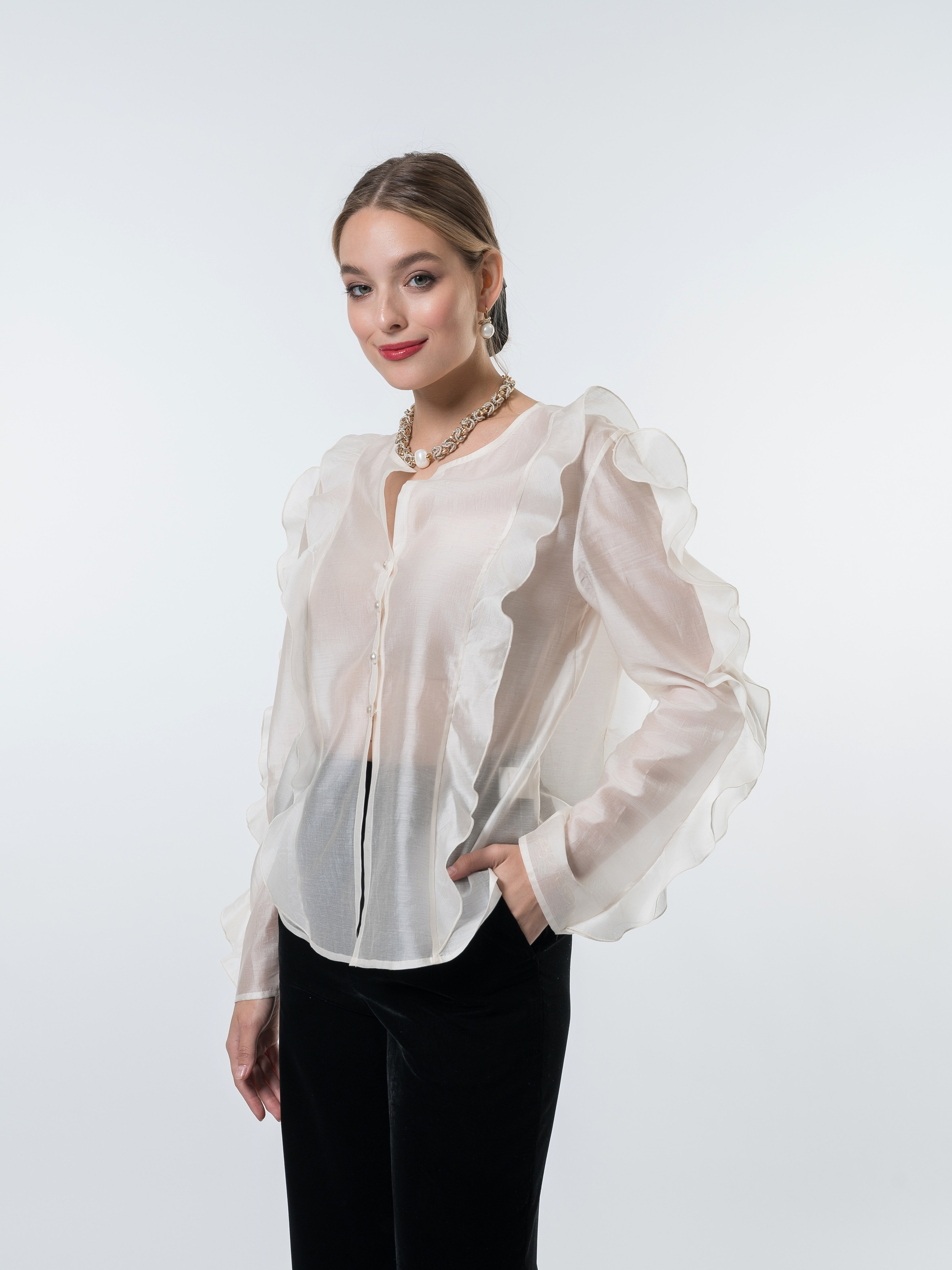 Каталог Девушки. Студия рекламной и предметной съемки товаров WELKO Studio