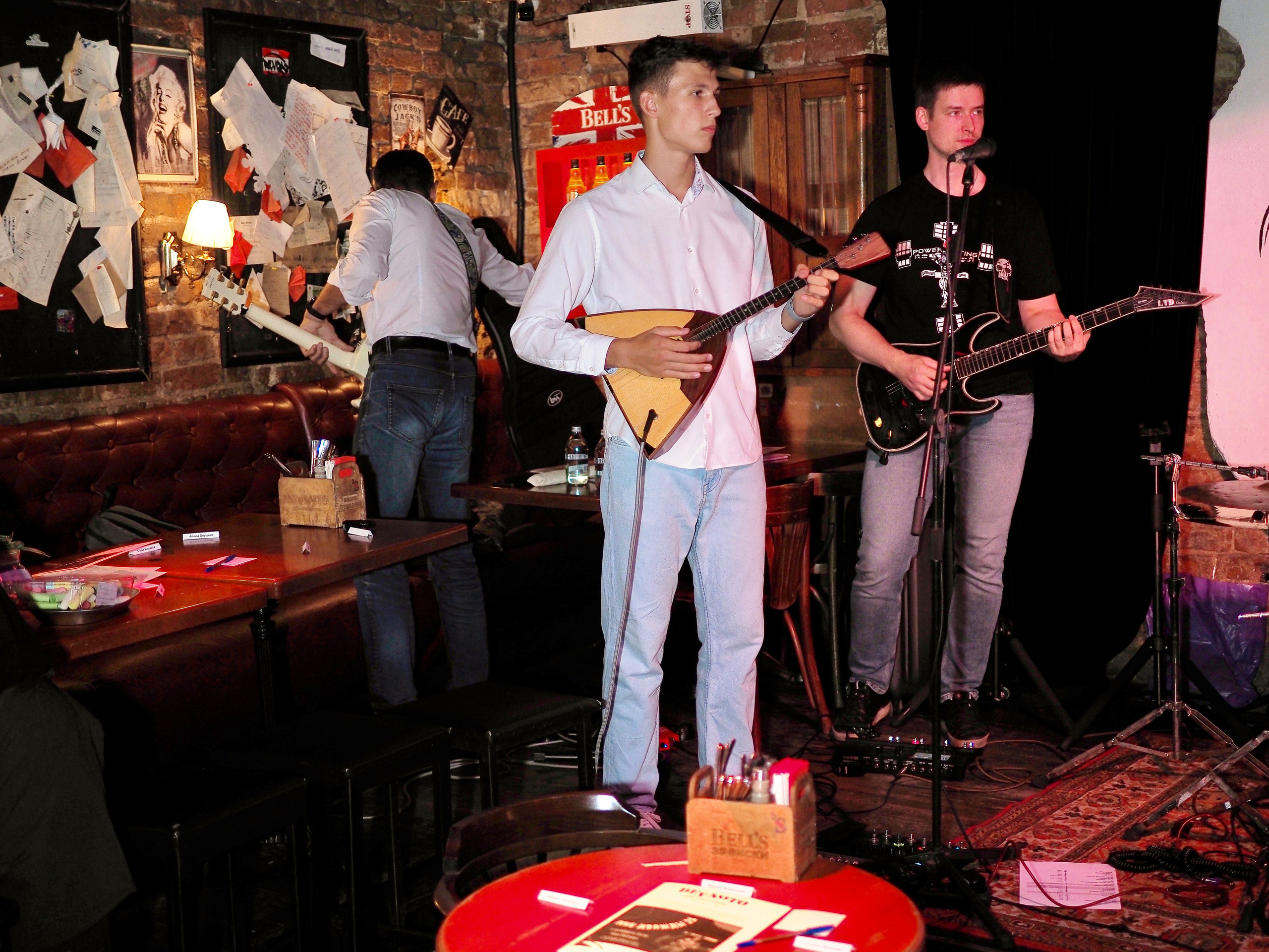 DeFaqto 01.10.2024. Московская кавер-группа BankBand