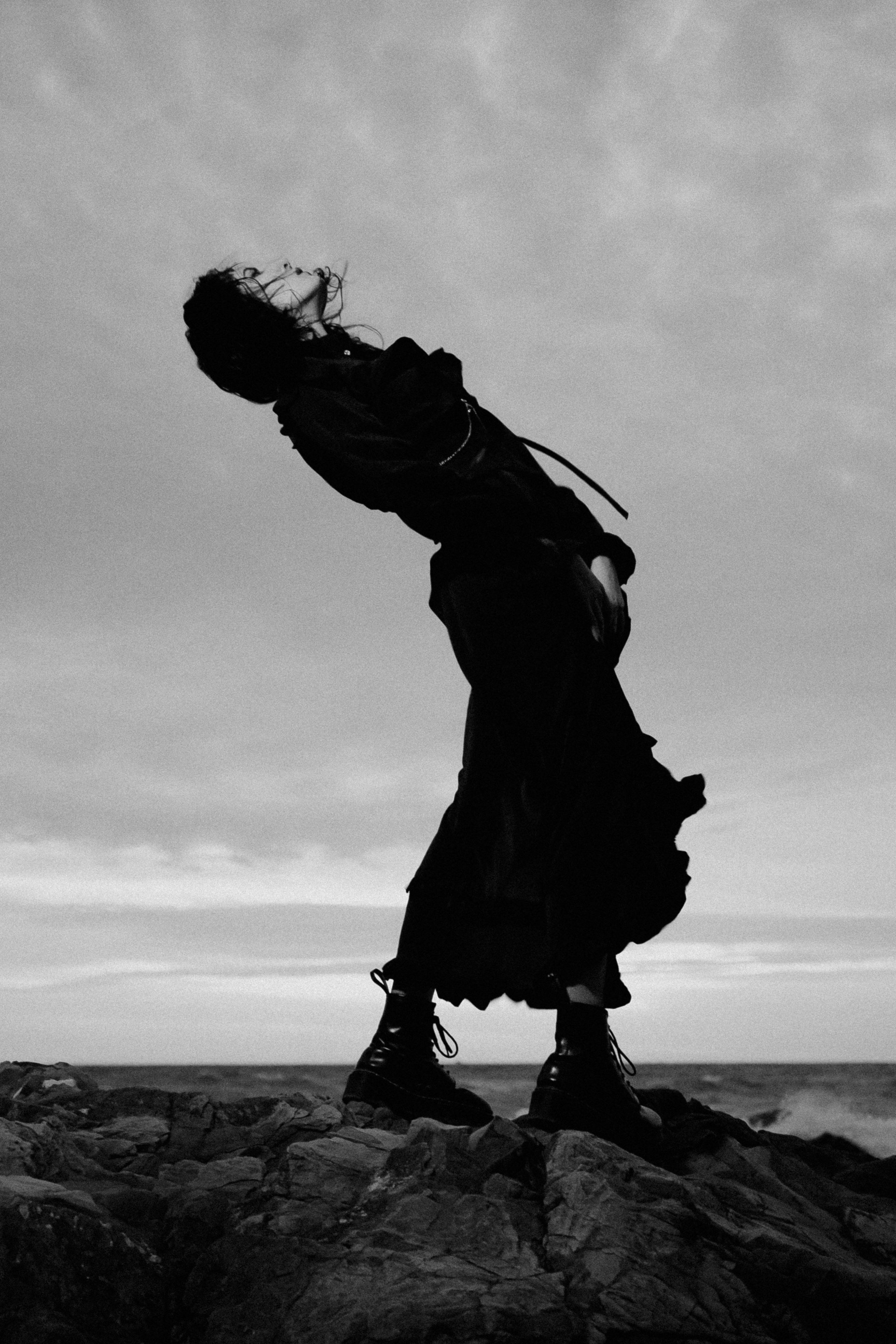 Съёмка у моря с оленьими рогами