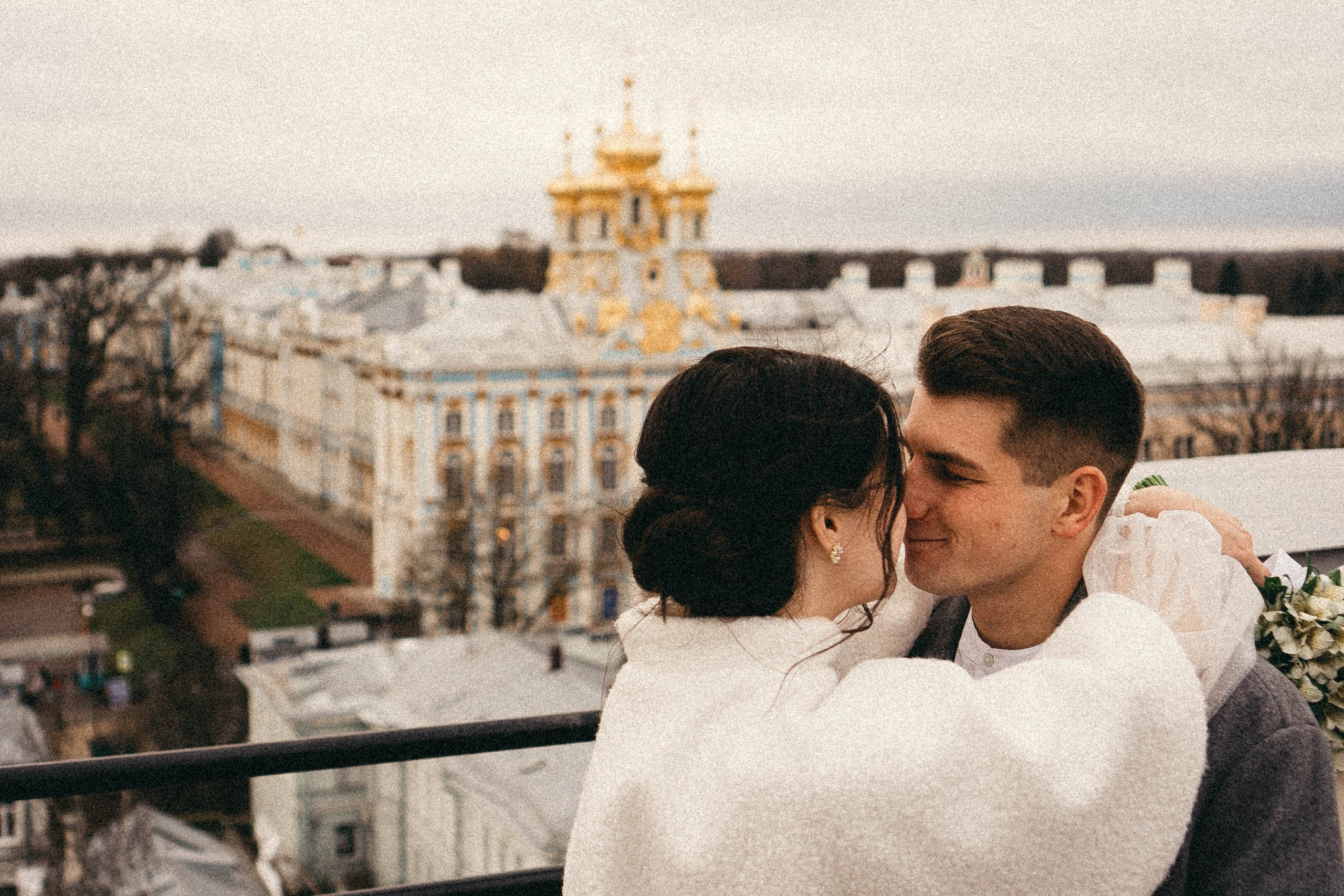 СВАДЕБНАЯ СЬЕМКА ПАРЫ В ГОРОДЕ ПУШКИН В ПАРКЕ ЕКАТЕРИНЕНСКОМ В НОЯБРЕ. Профессиональный фотограф, Санкт-Петербург — Виктория Богомолова