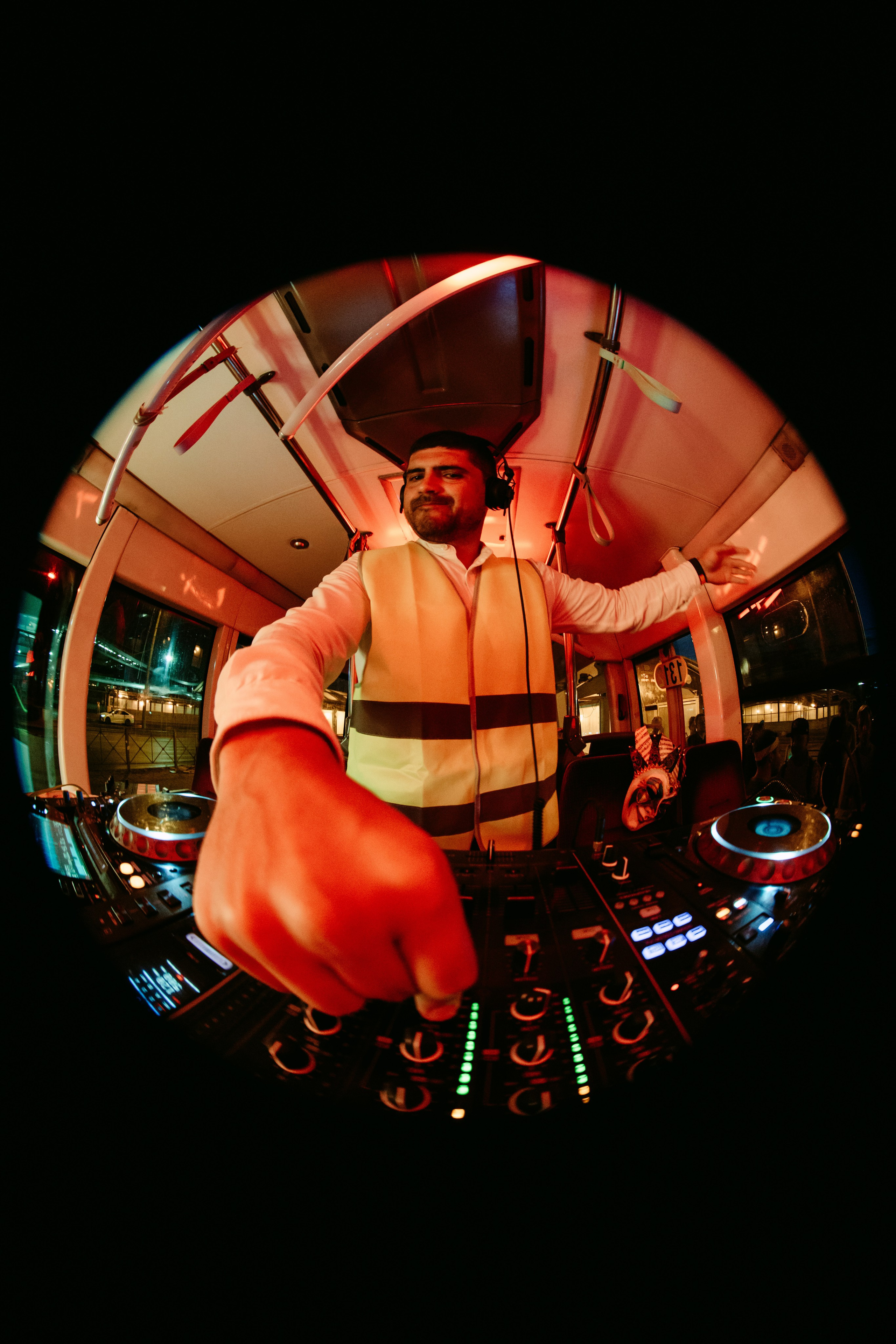 Вечеринка в трамвае / 2024. Саша Копылов, фотограф в Казани