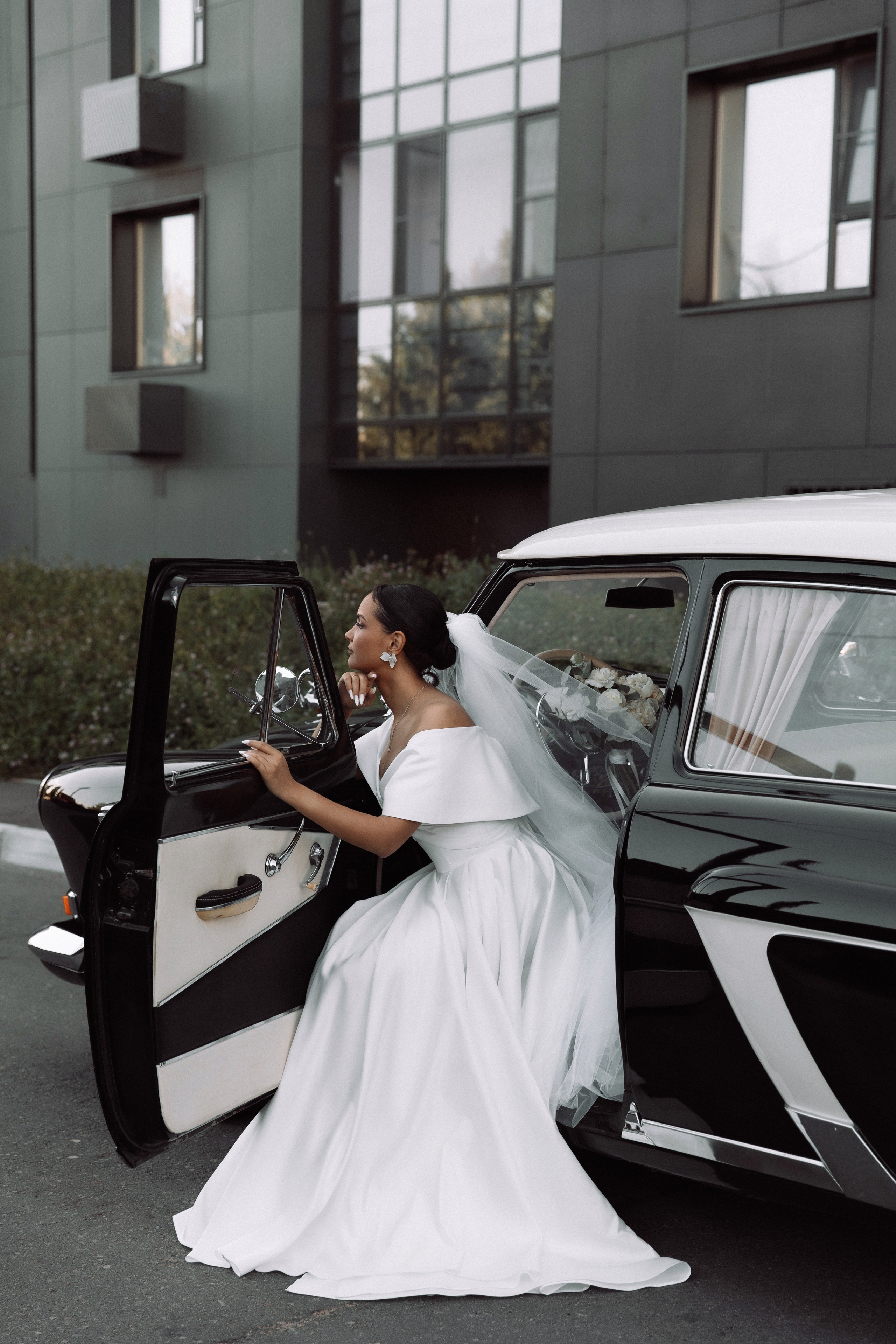 Необычная идея для утра невесты и фотосессия с ретро волгой. Свадебный и портретный фотограф в Сыктывкаре и в Москве Новосельцева Алена