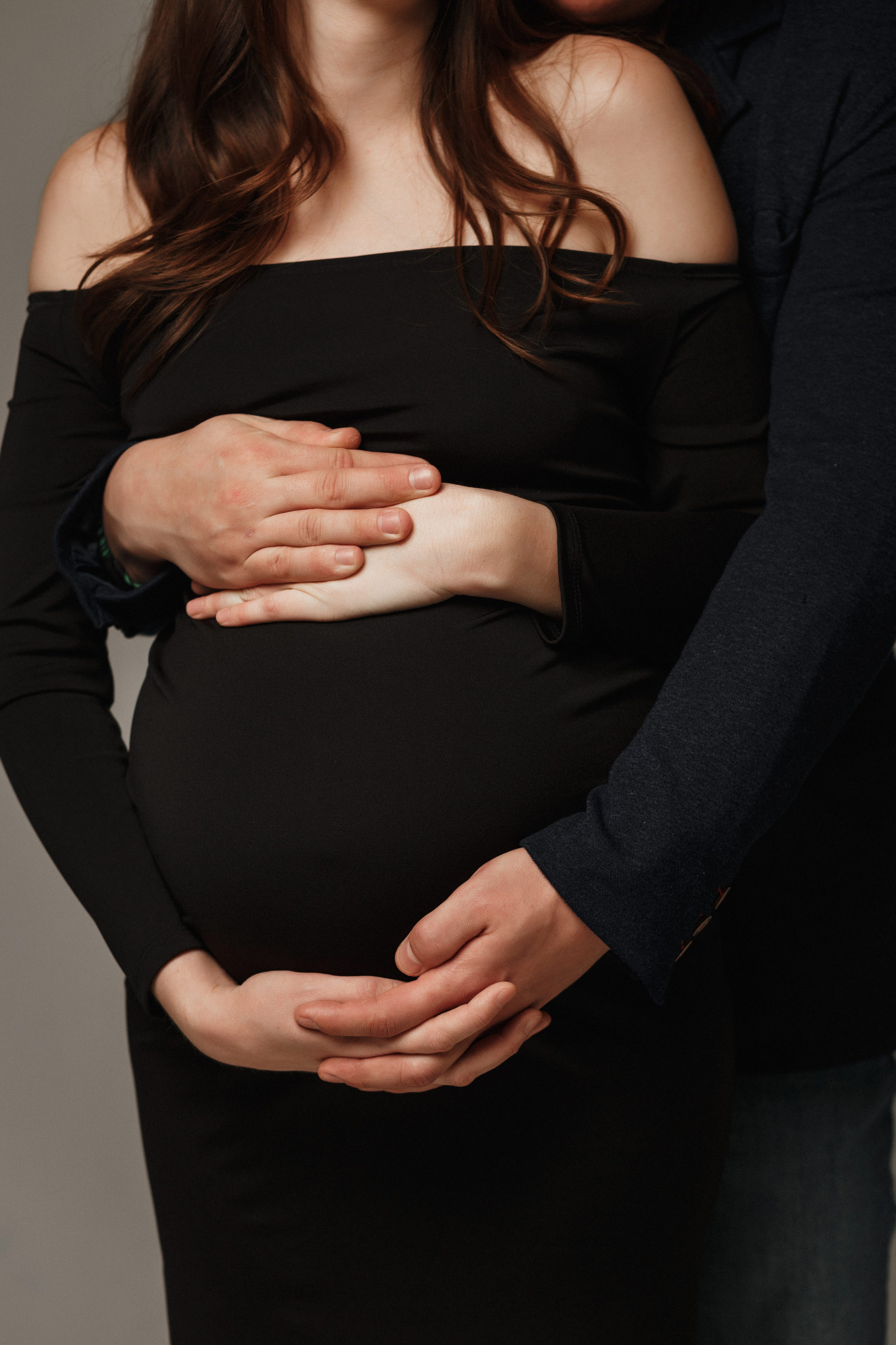 Дина и Толик в объятиях света и тени фотостудии Таганрога. Свадебный и семейный фотограф в Таганроге Бакарюк Антон