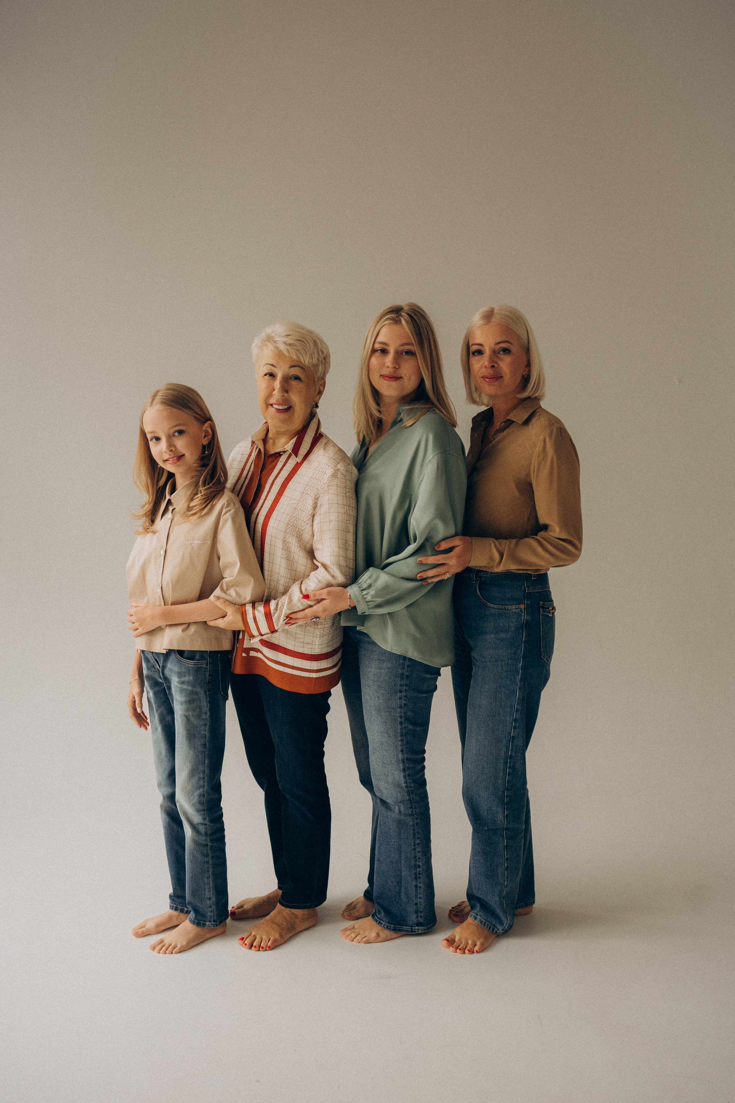 Семейная фотосессия Москва, семейный фотограф в Москве, семейная фотосессия, детский фотограф, семейная фотосессия в студии, фотосессия поколения, поколение, фотосессия всей семьи