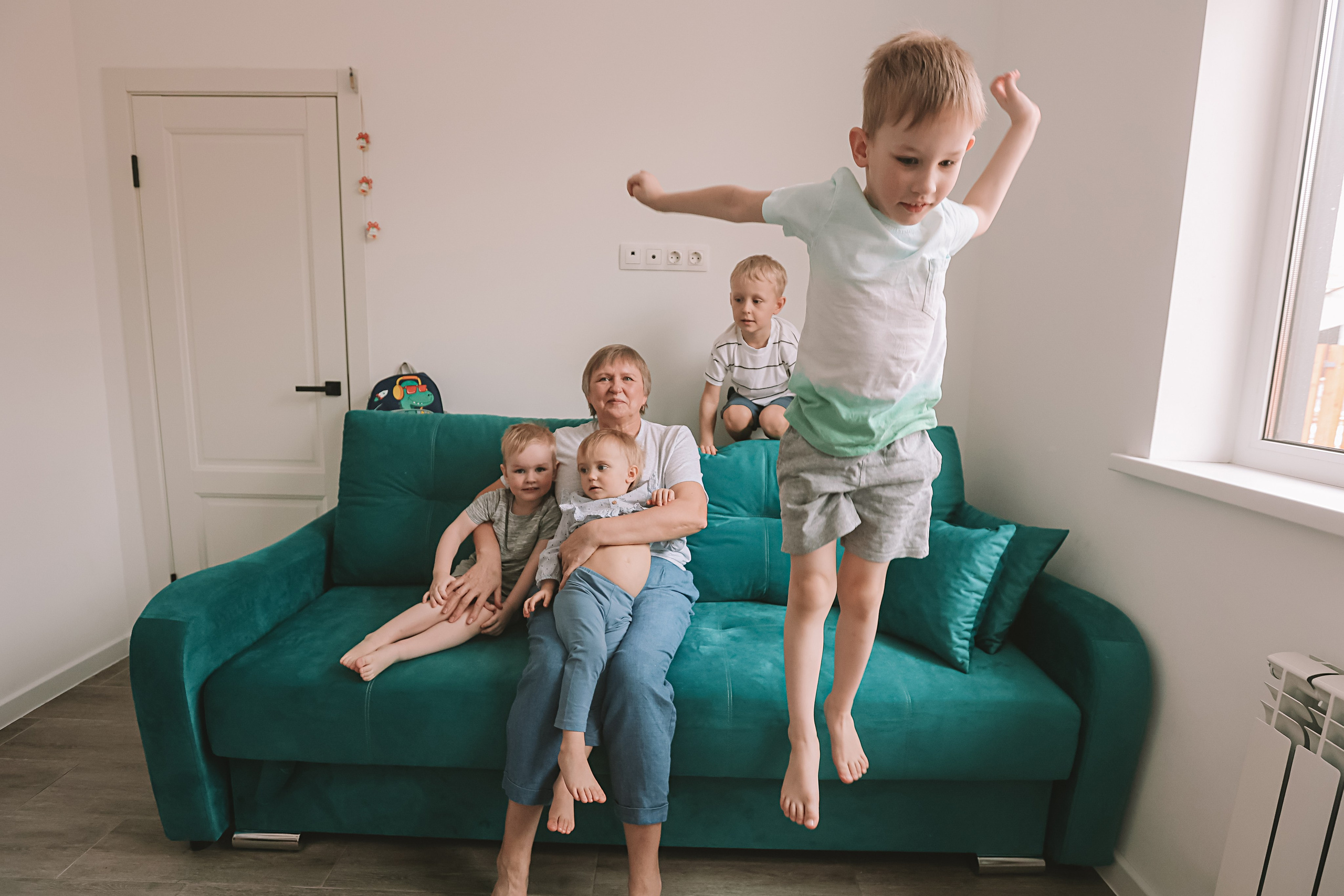 Семейная в домике (репортаж). Семейный фотограф Тюмень, фотограф на роды Салмина Мария