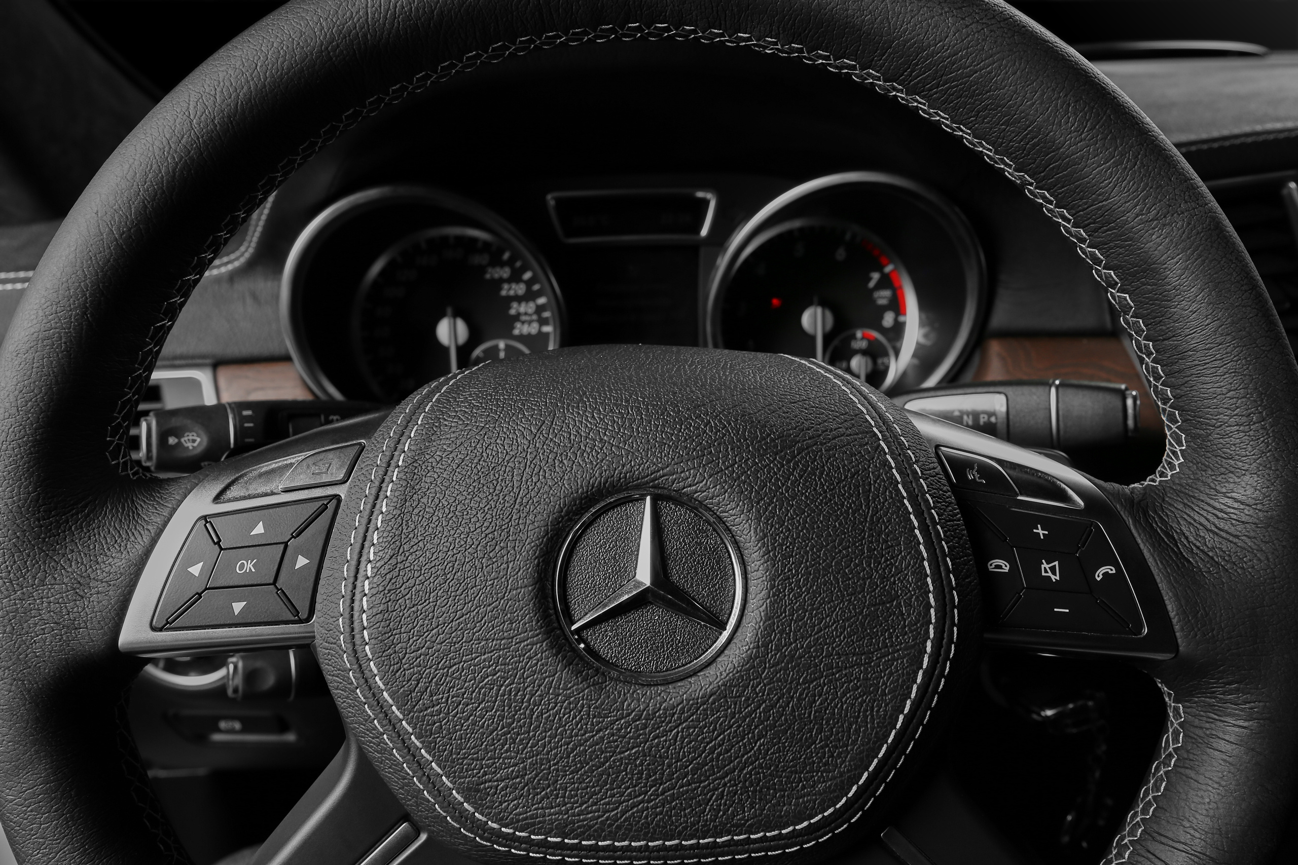 Mercedes ML350 Black. Репортажный фотограф и ретушер в Москве Наталья Алексеева