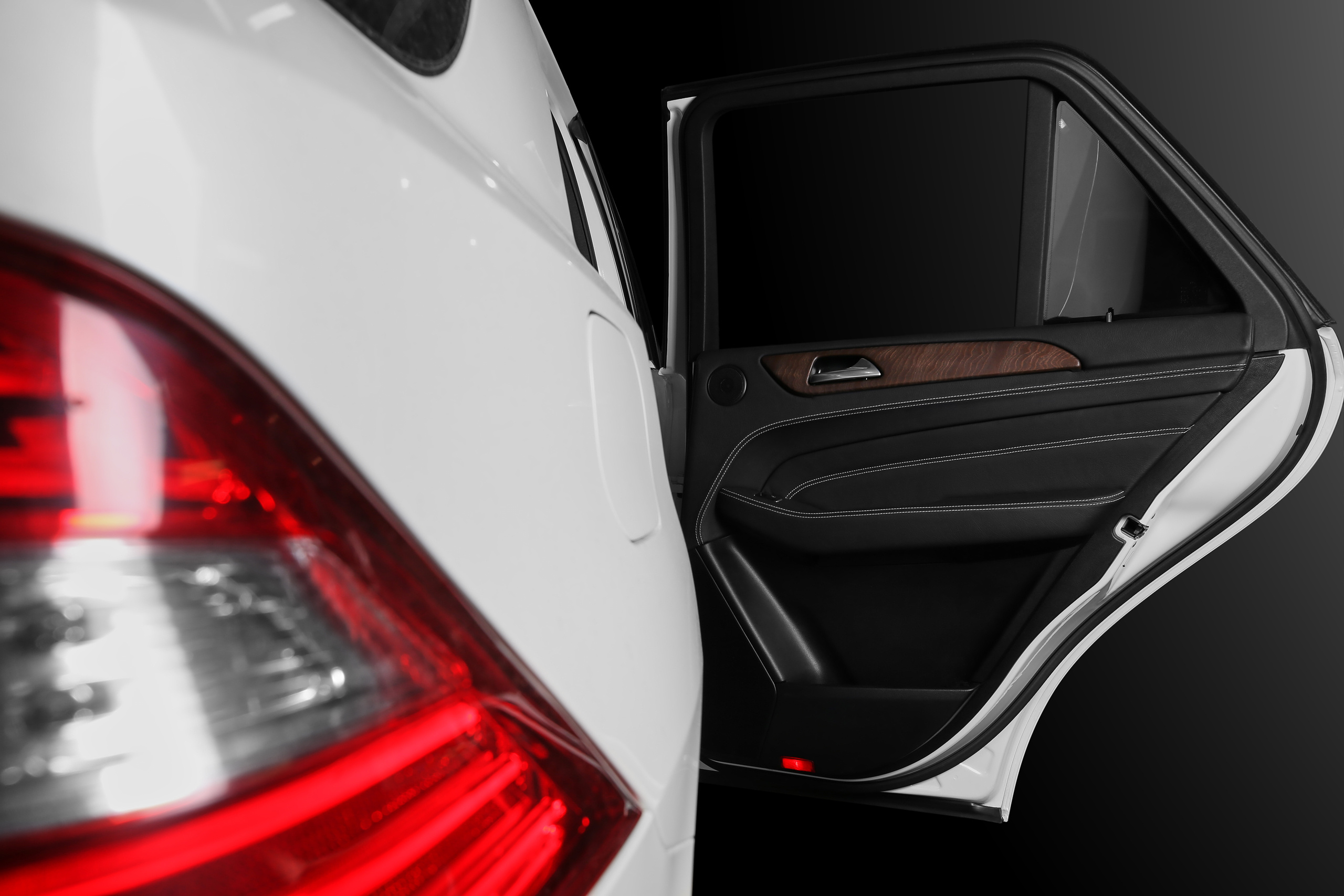 Mercedes ML350 Black. Репортажный фотограф и ретушер в Москве Наталья Алексеева