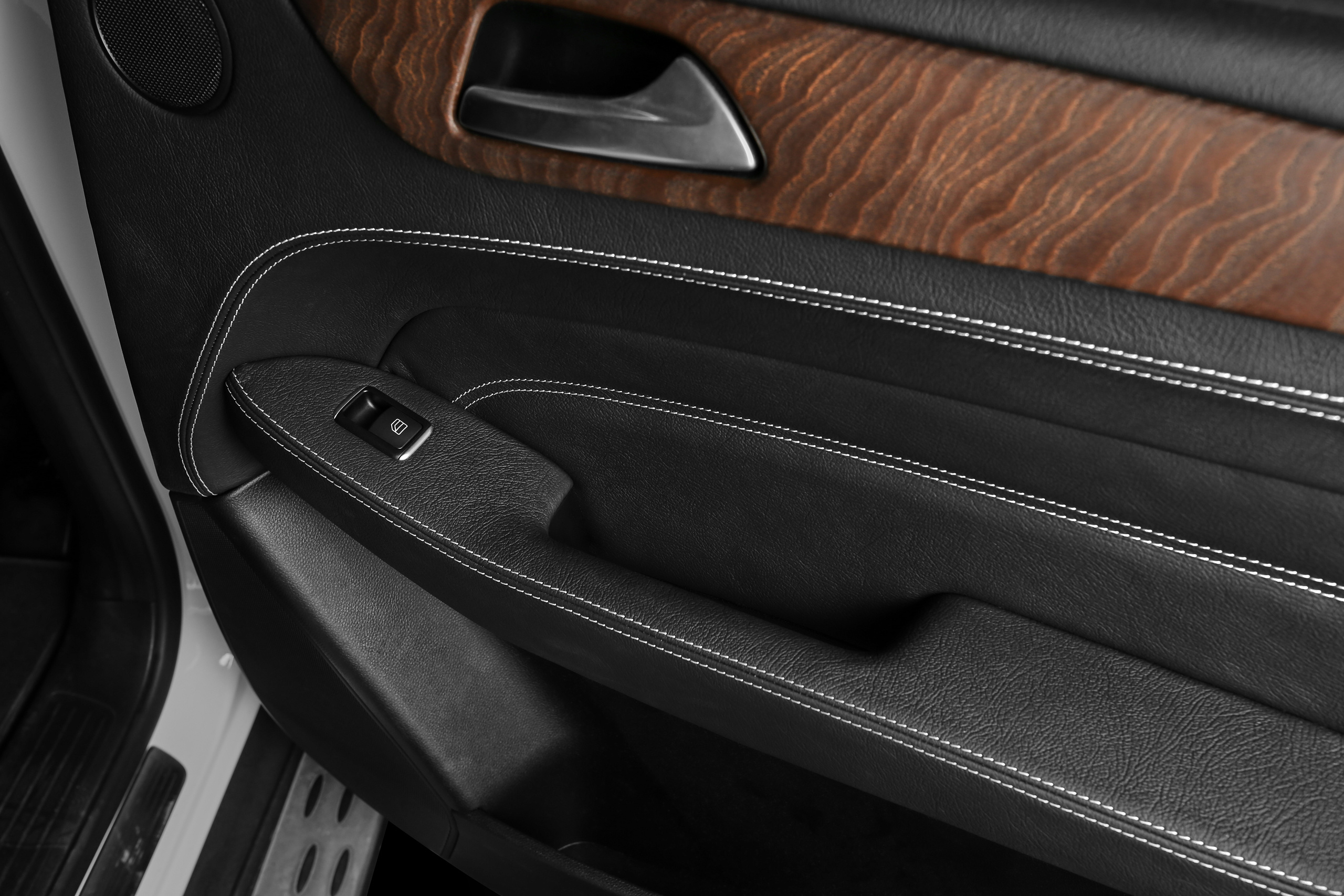 Mercedes ML350 Black. Репортажный фотограф и ретушер в Москве Наталья Алексеева