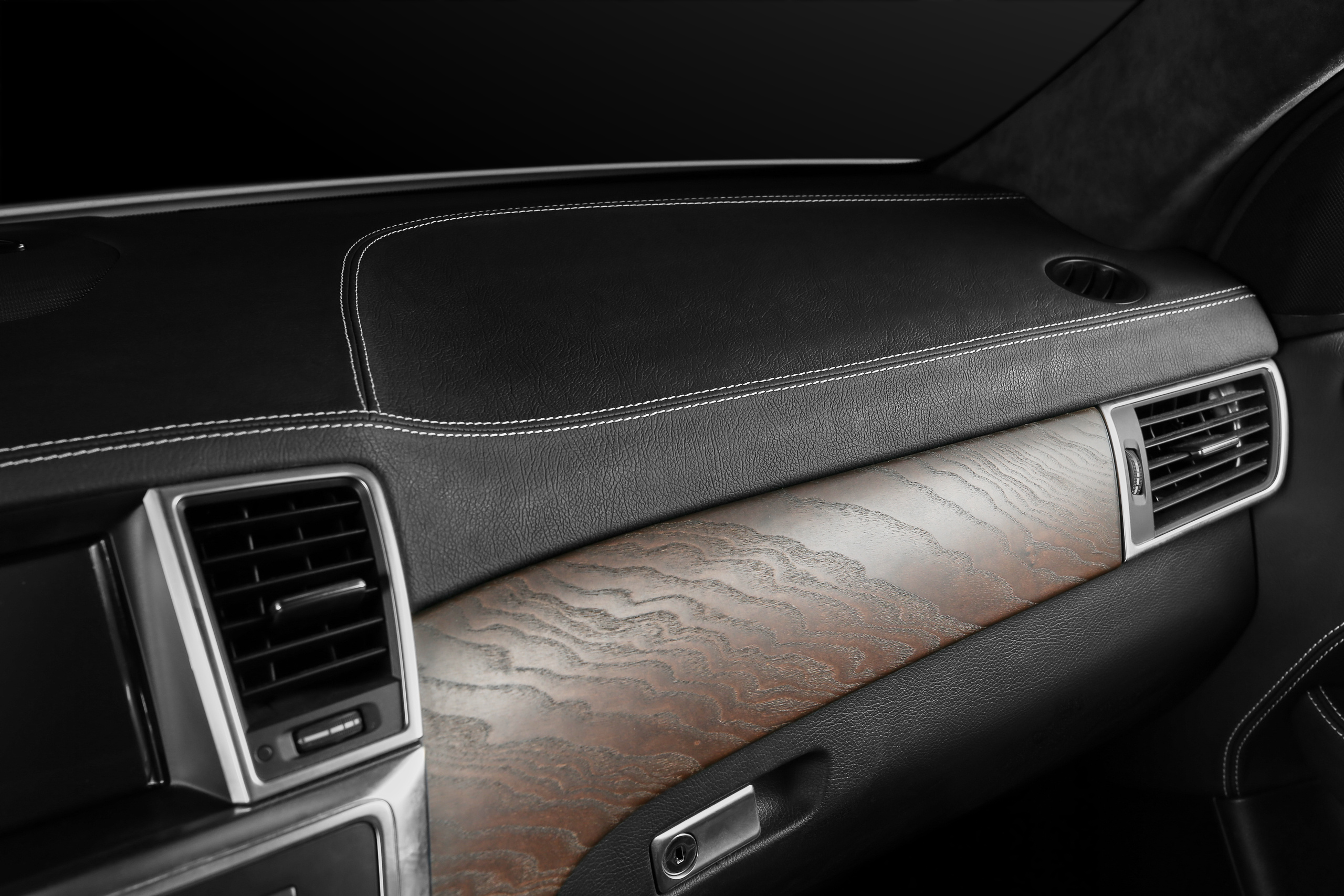 Mercedes ML350 Black. Репортажный фотограф и ретушер в Москве Наталья Алексеева