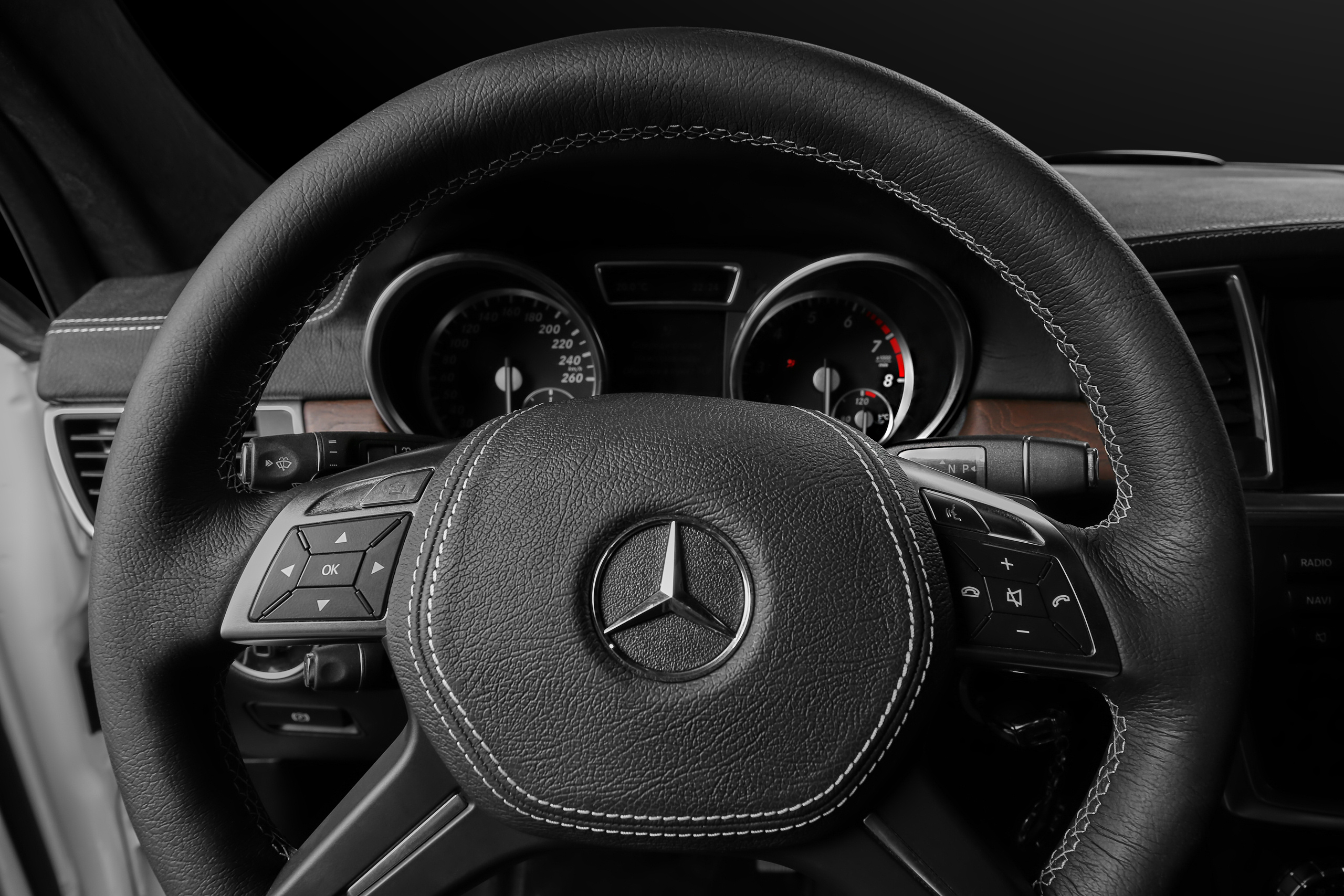 Mercedes ML350 Black. Репортажный фотограф и ретушер в Москве Наталья Алексеева