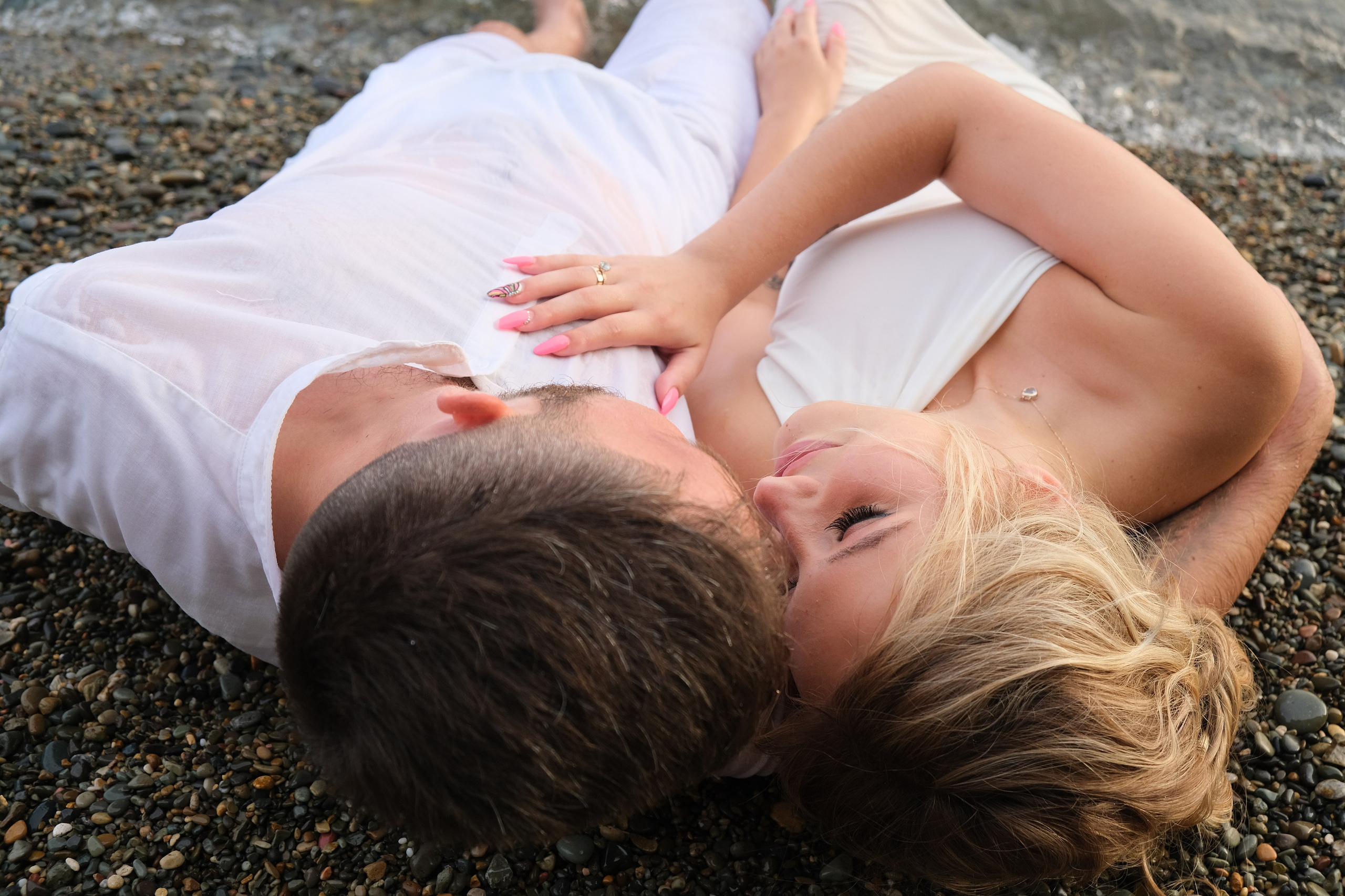 Фотосессия на море. Яшмовый пляж, Севастополь. Фиолент. Даша и Дмитрий. Профессиональная фотосъемка в Крыму. Натуральные эмоции и живые кадры. Забронируйте дату прямо сейчас!