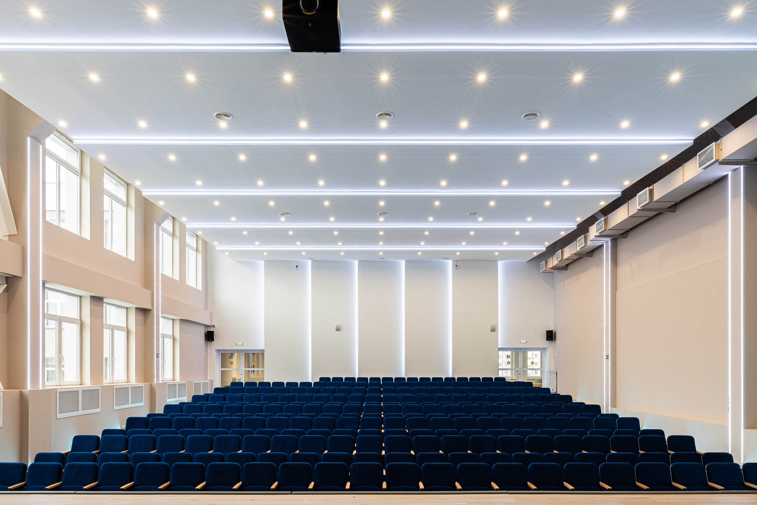 «Умная» школа № 74, г. Киров. Дизайнер Алина Вейнкрот. Иван Благушин. Интерьерный и архитектурный фотограф в Москве и Санкт-Петербурге