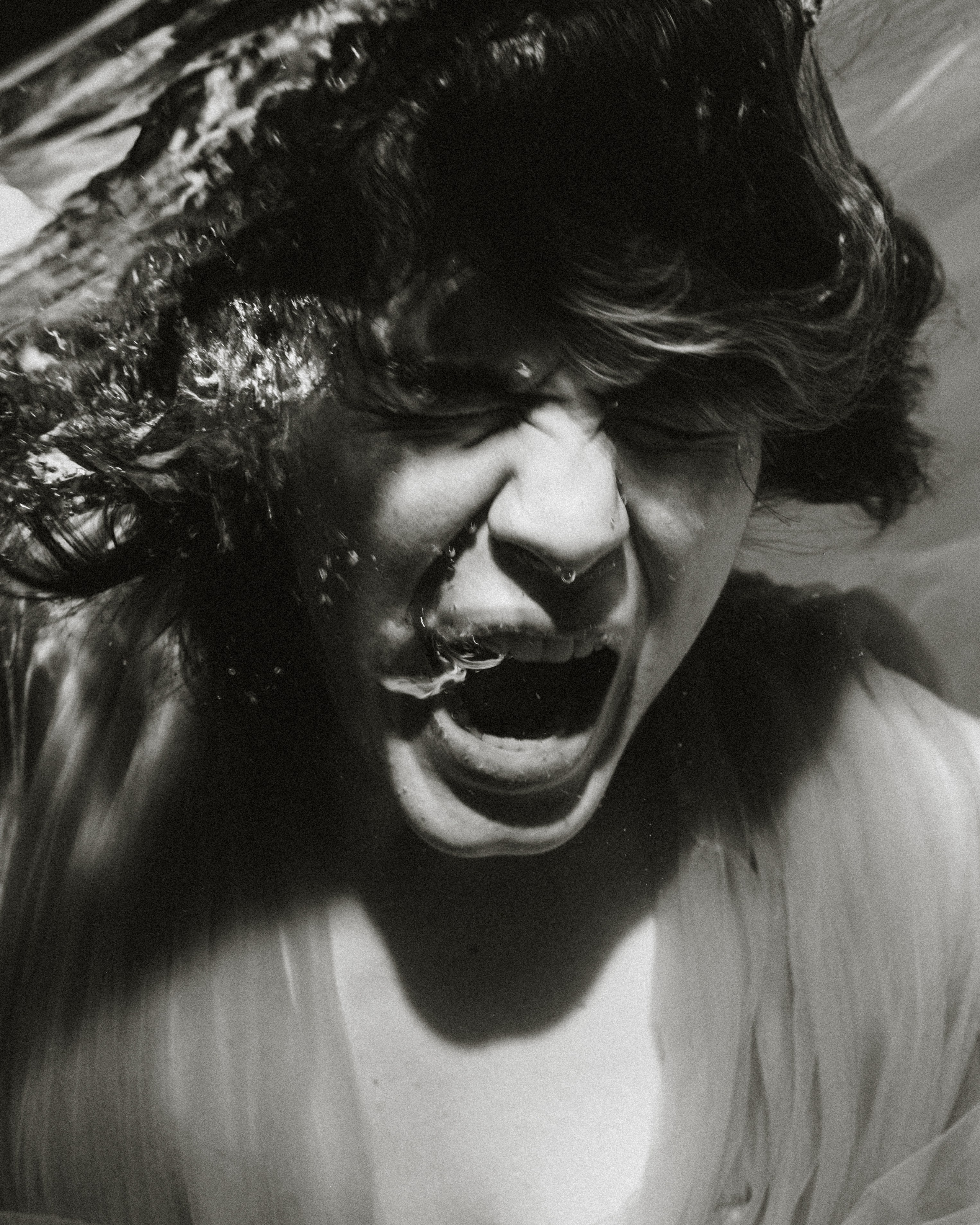 Женская съёмка с водой. Фотоведьма Дарья Нечинская