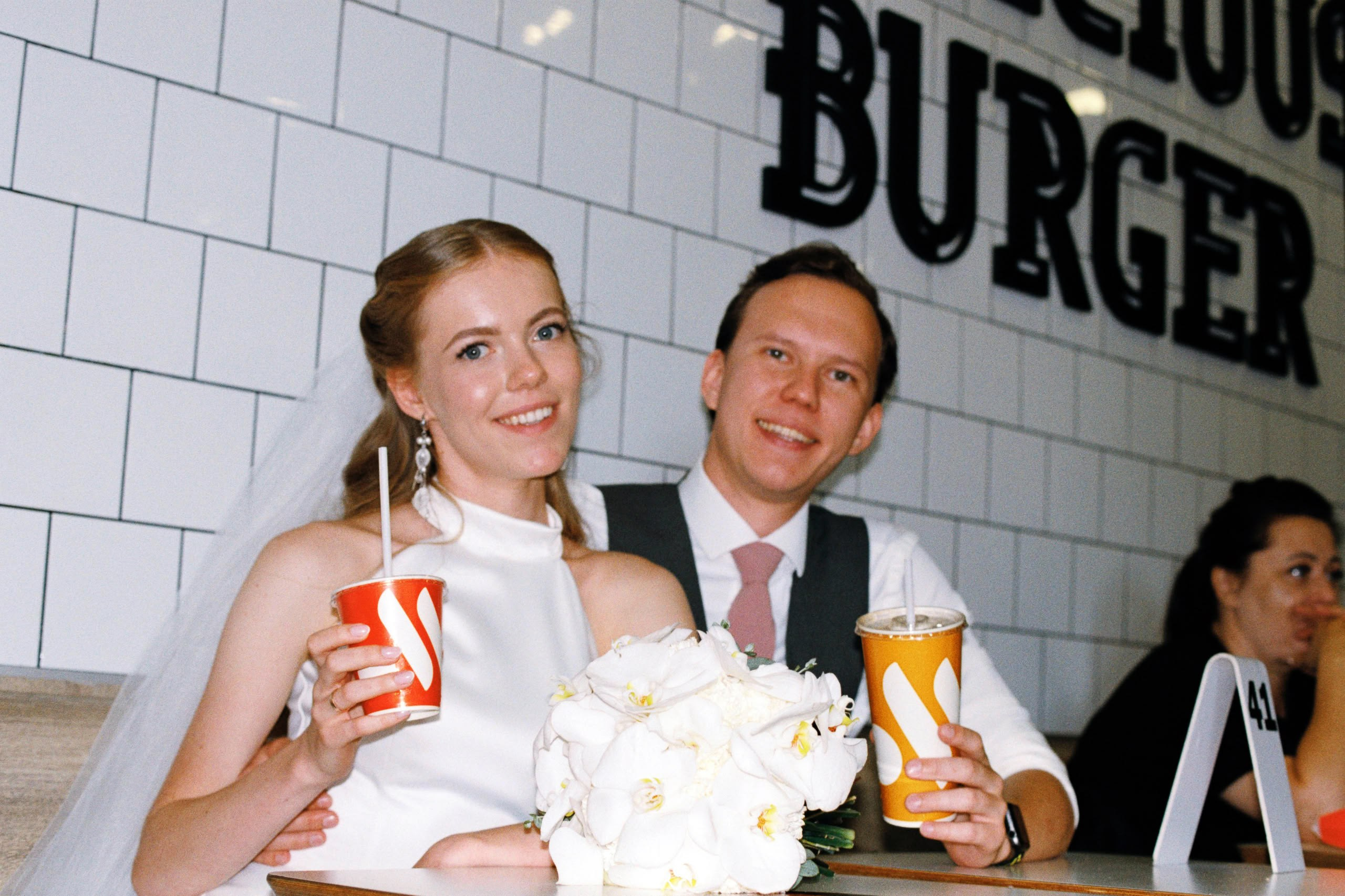 Арина и Илья — свадьба в Петербурге, цифра и плёнка. Свадебный фотограф Дмитрий Родионов — Санкт-Петербург и Ленинградская область