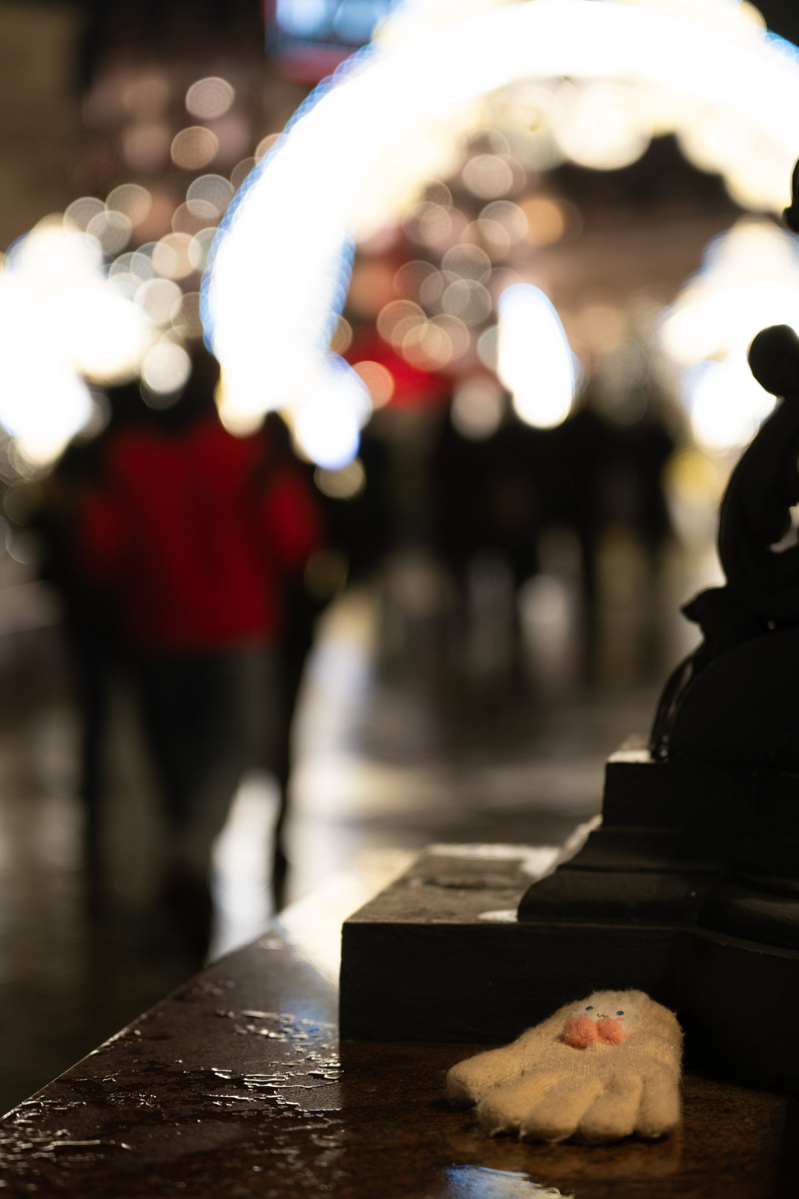 УЛИЦЫ. ПОБУДЬ ЗДЕСЬ И ЦЕЛЕЕ БУДЕТ ЭТОТ МИР