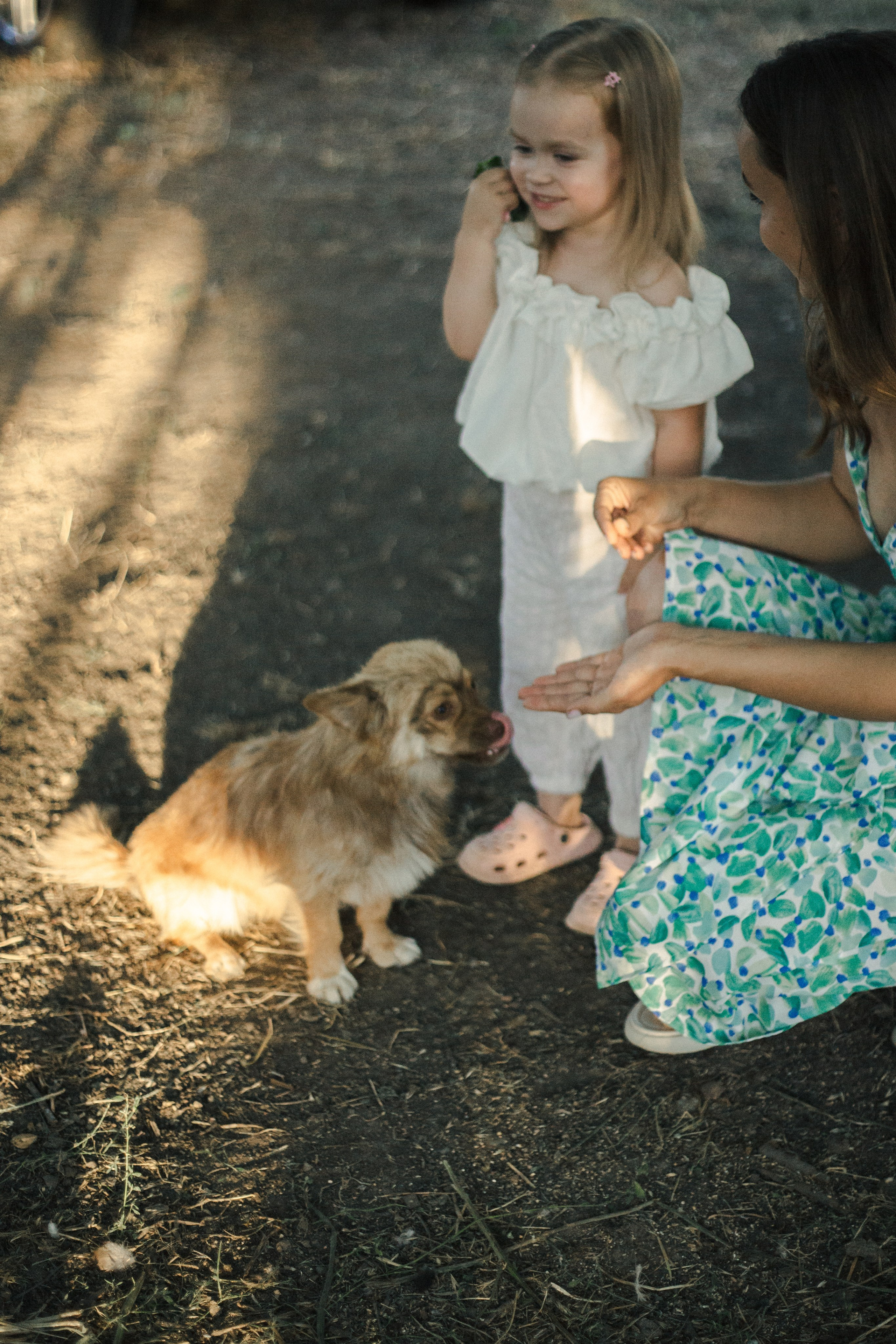 У бабушки в саду. Елизавета и Мария. Фотограф в Ростове-на-Дону и Краснодаре Елизавета Киселёва