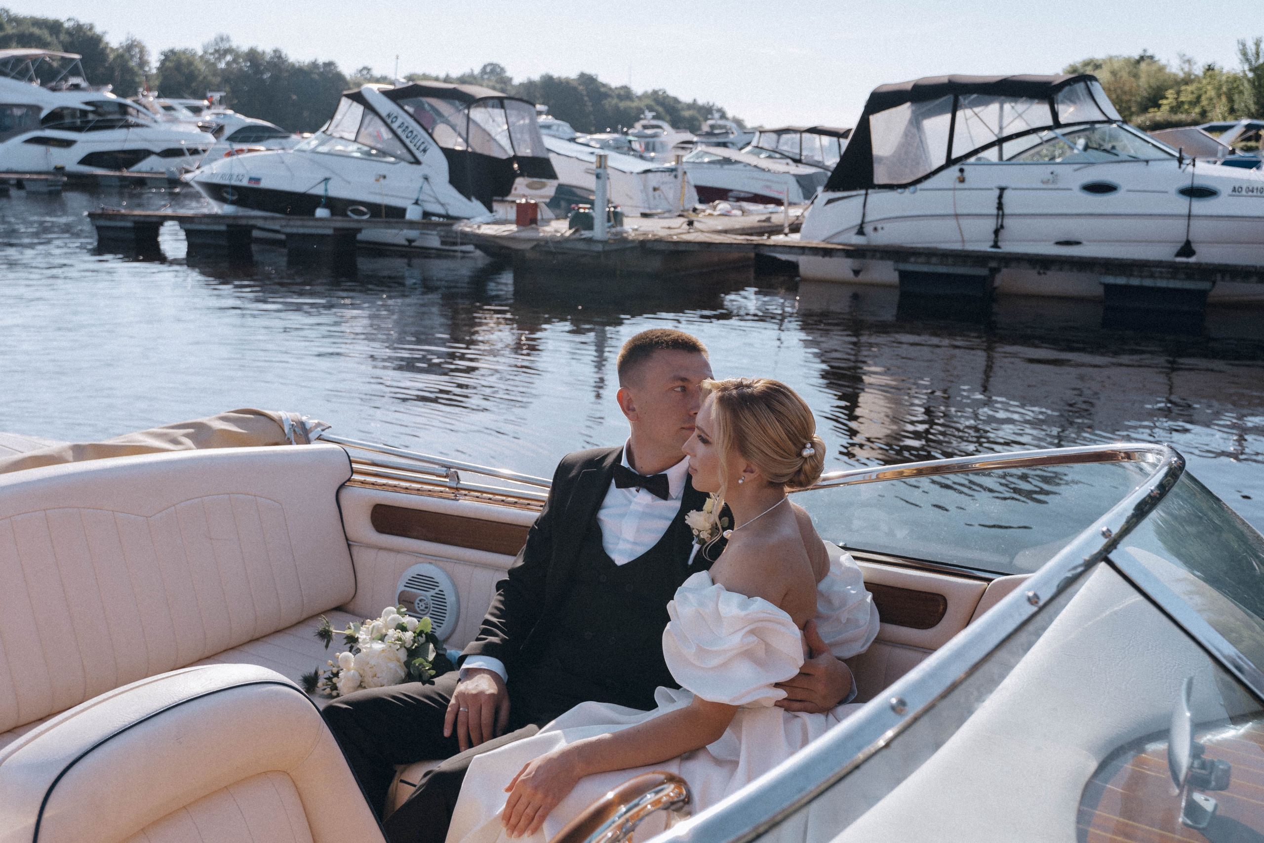 СВАДЕНБНАЯ СЬЕМКА НА КАТЕРЕ ПО КАНАЛАМ САНКТ-ПЕТЕРБУРГА И В АКВАТОРИИ НЕВЫ. Профессиональный фотограф, Санкт-Петербург — Виктория Богомолова