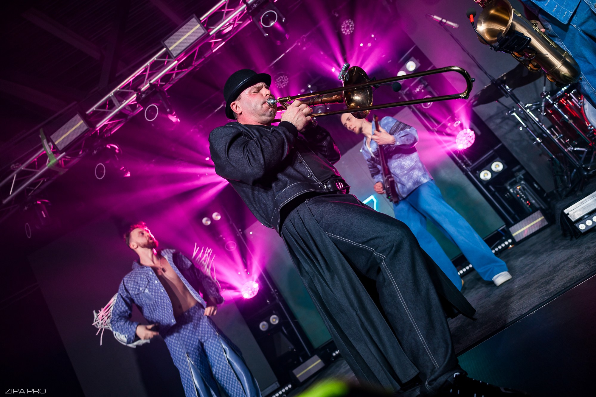 Сольный концерт кавер-группы «Балбесы». Фотограф Zipa Pro