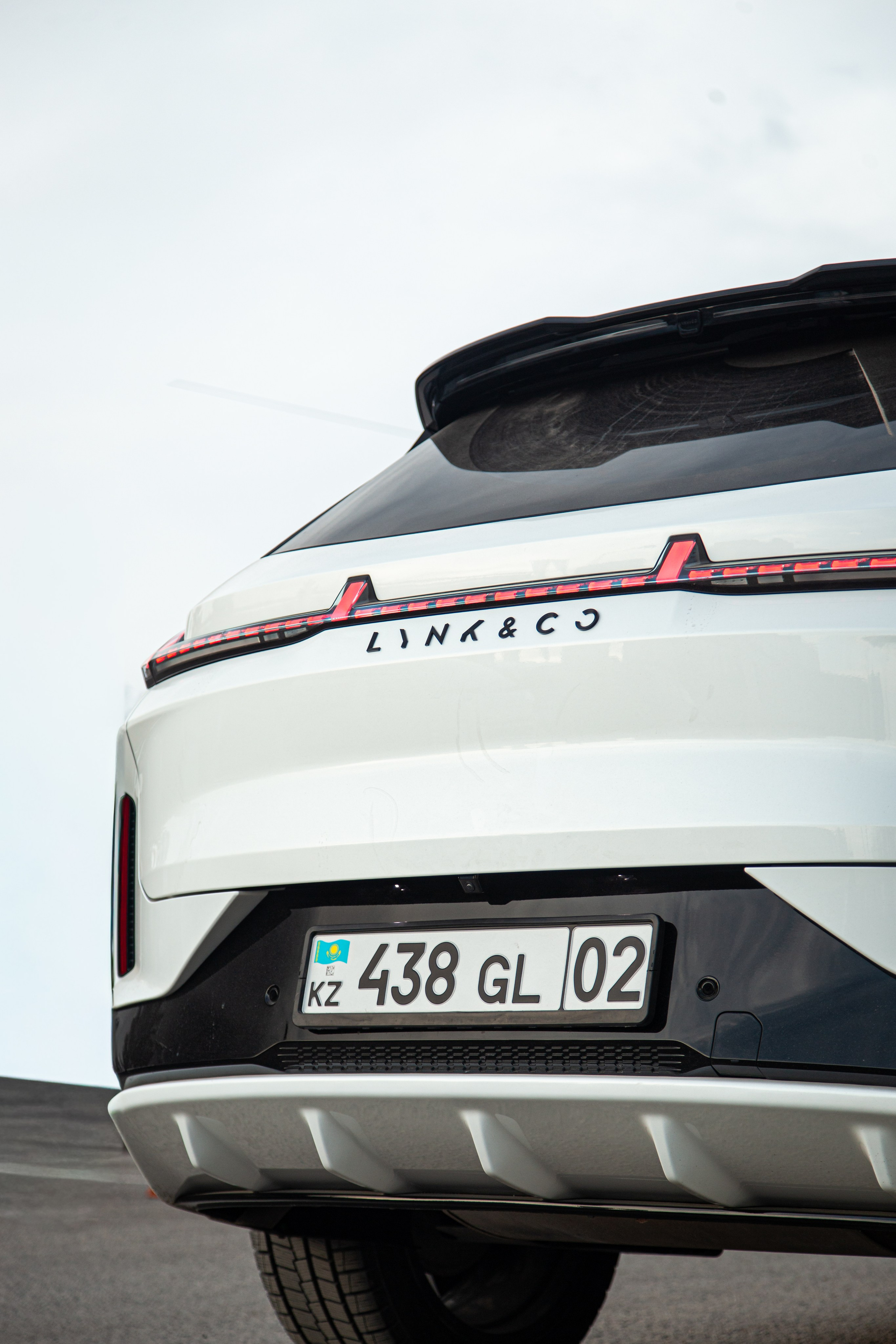 Lynk&Co 08 EM-P. Рекламный и портретный фотограф в Алматы — Серекпаев Танирхан